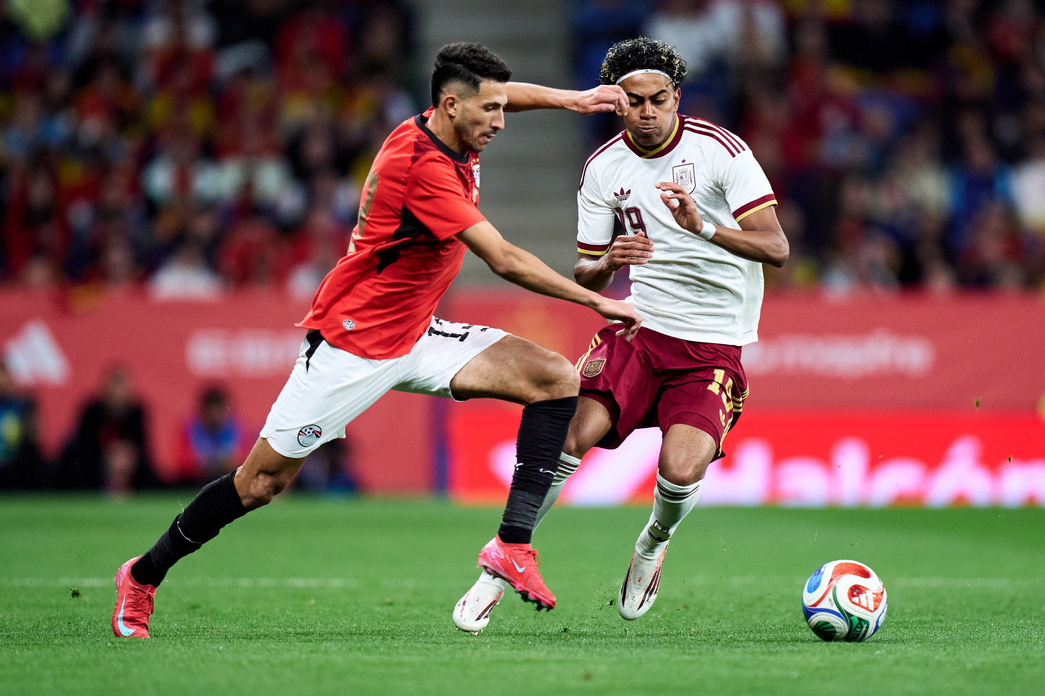 بـ10 لاعبين.. مصر تفرض التعادل على إسبانيا