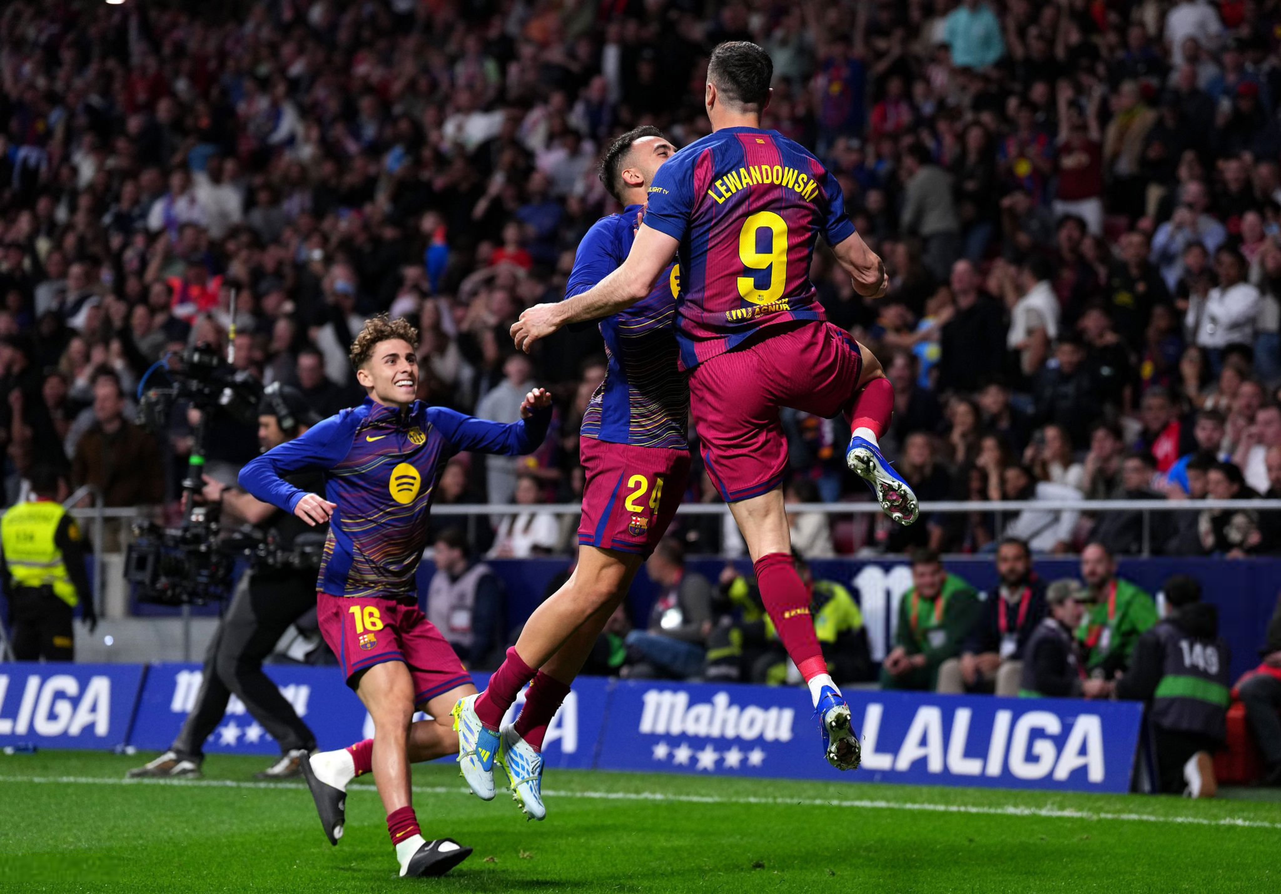 برشلونة يهزم أتلتيكو ويعزز صدارة الليجا