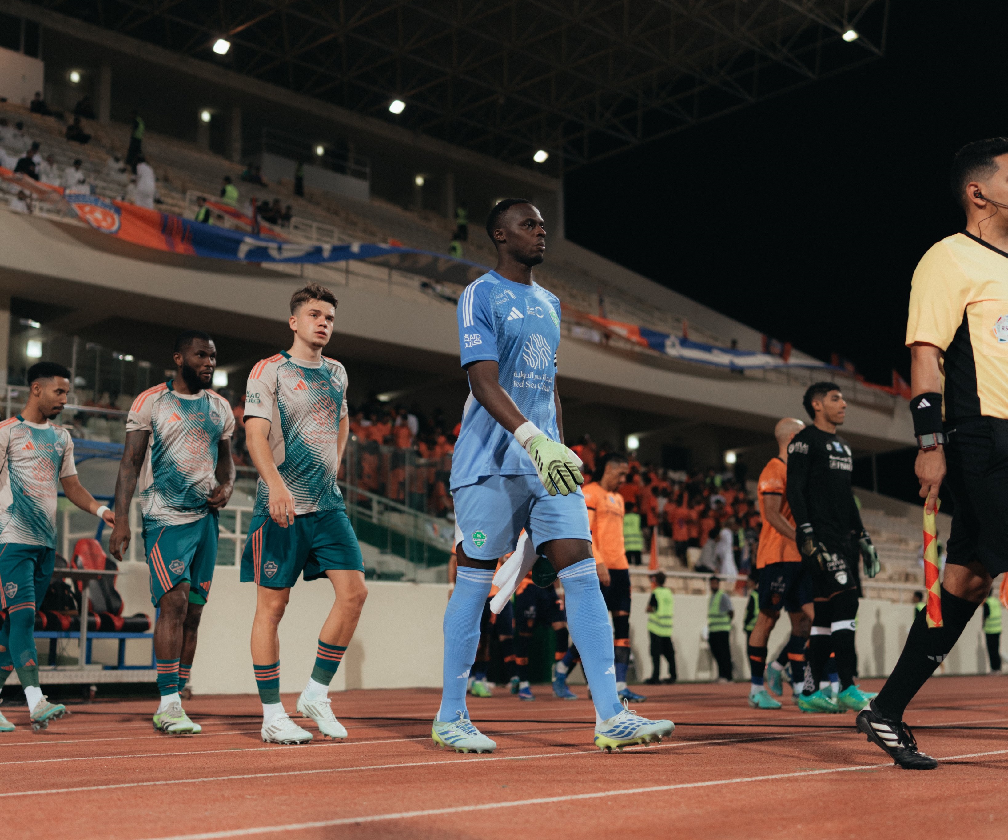 الأهلي يطالب بكشف تسجيلات الـVAR