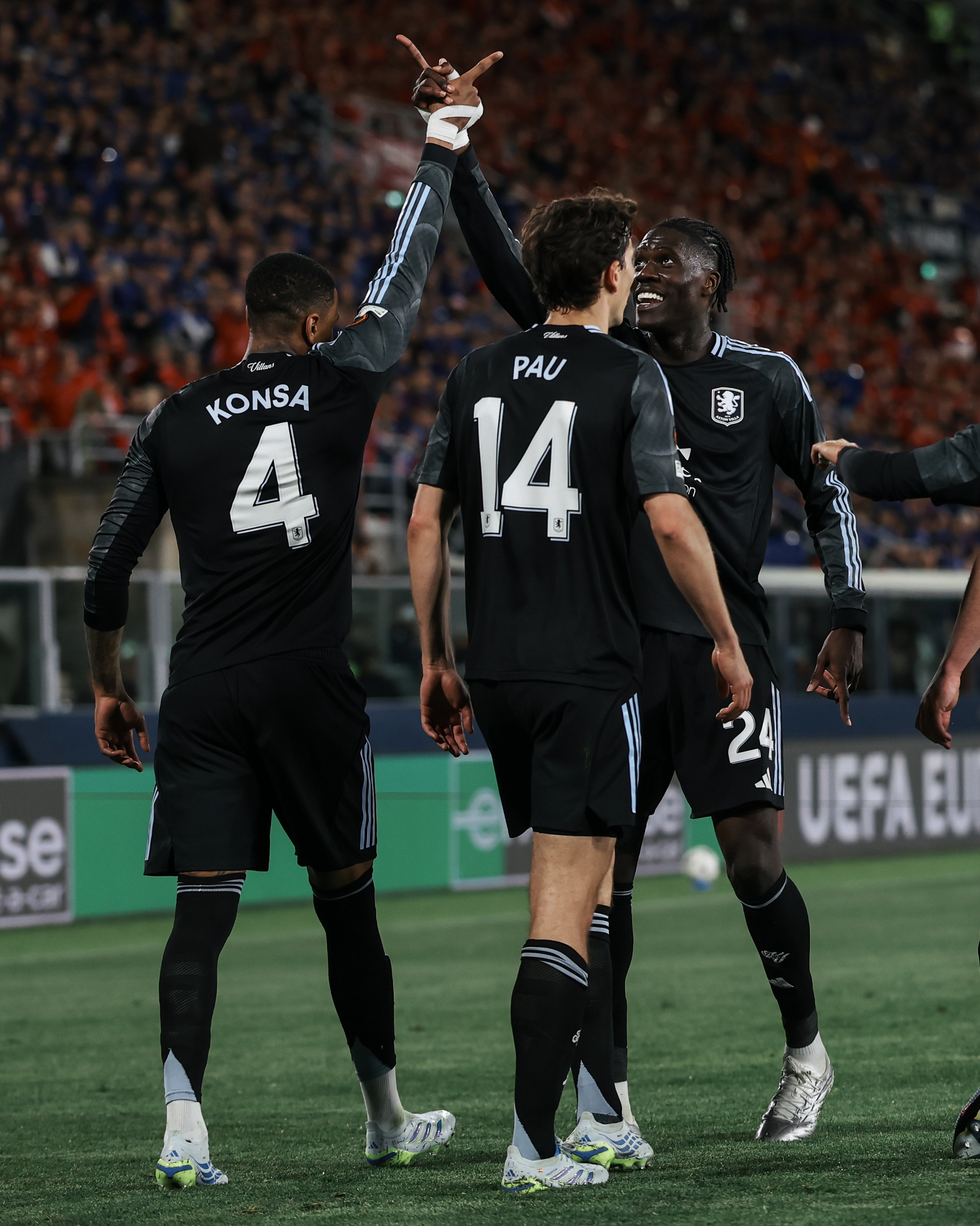 أستون فيلا يقترب من نصف نهائي يوروباليج