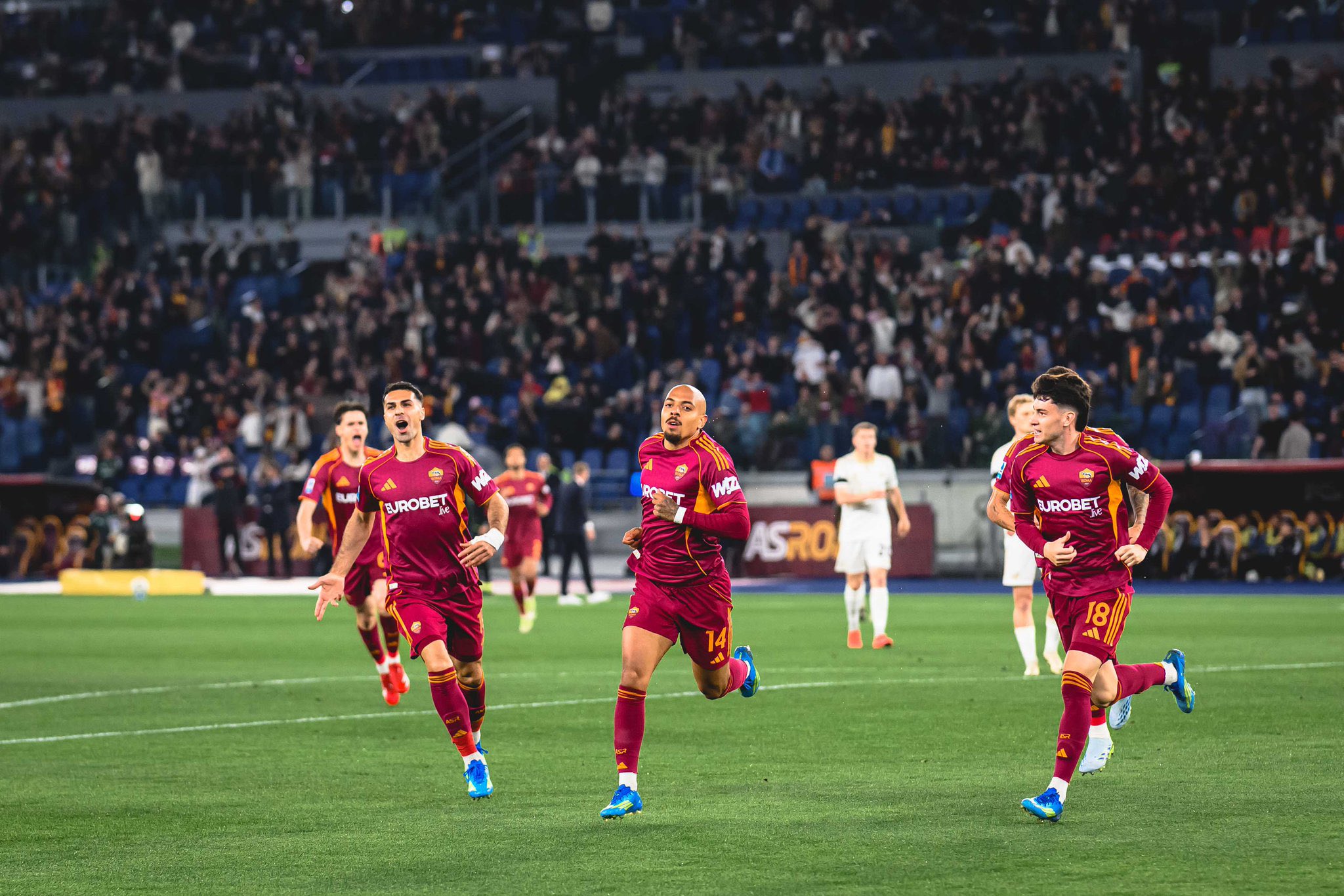 روما يفترس بيزا بهاتريك مالين