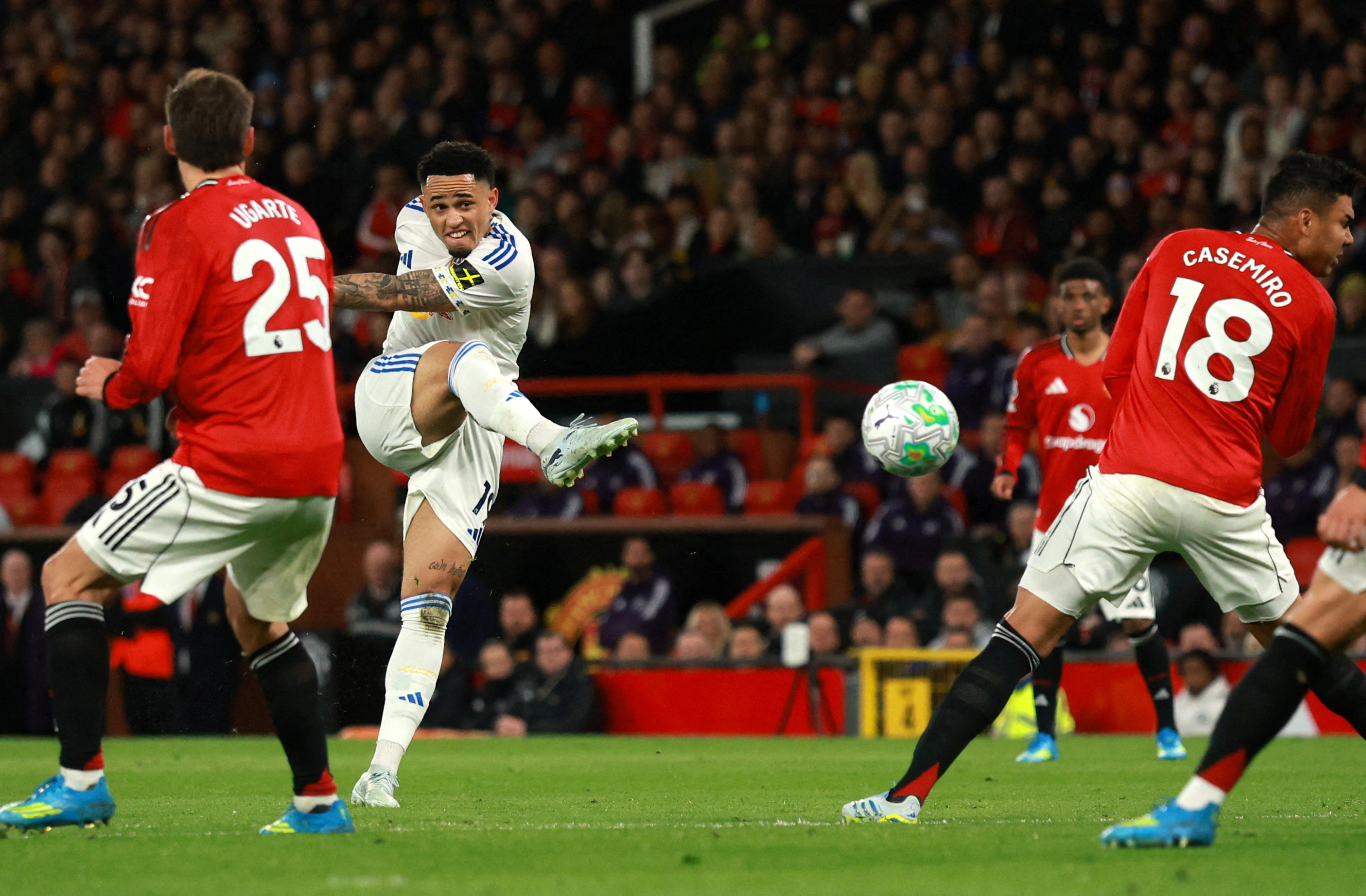 ليدز يصعق مانشستر في أولد ترافورد