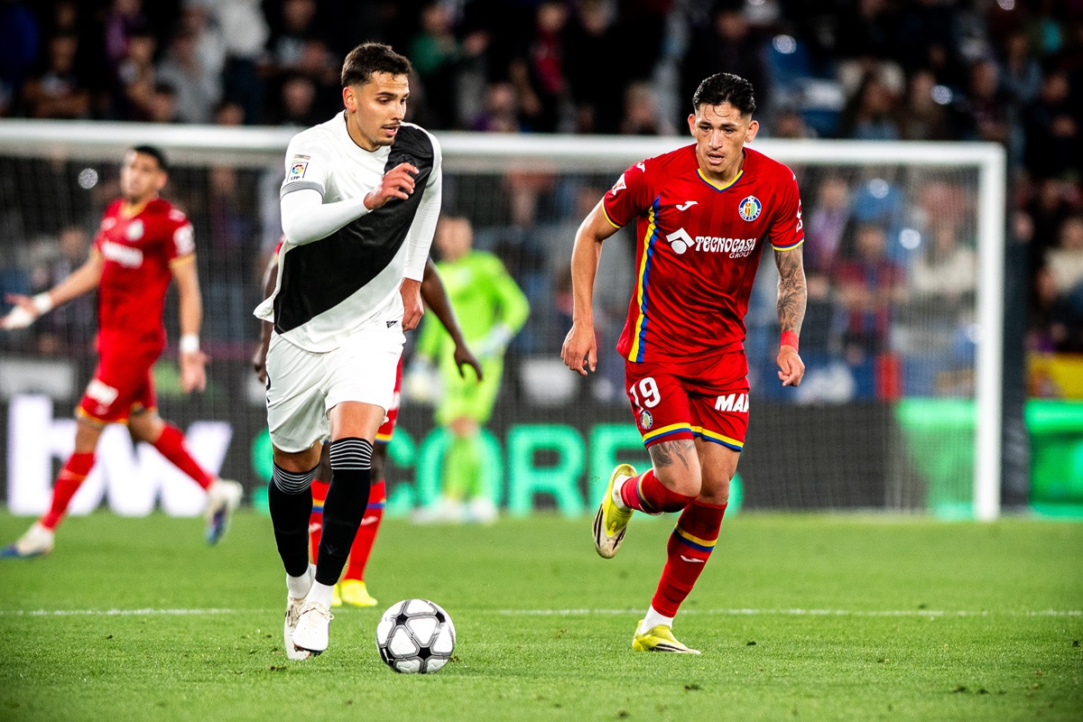  ليفانتي ينعش آماله بالبقاء