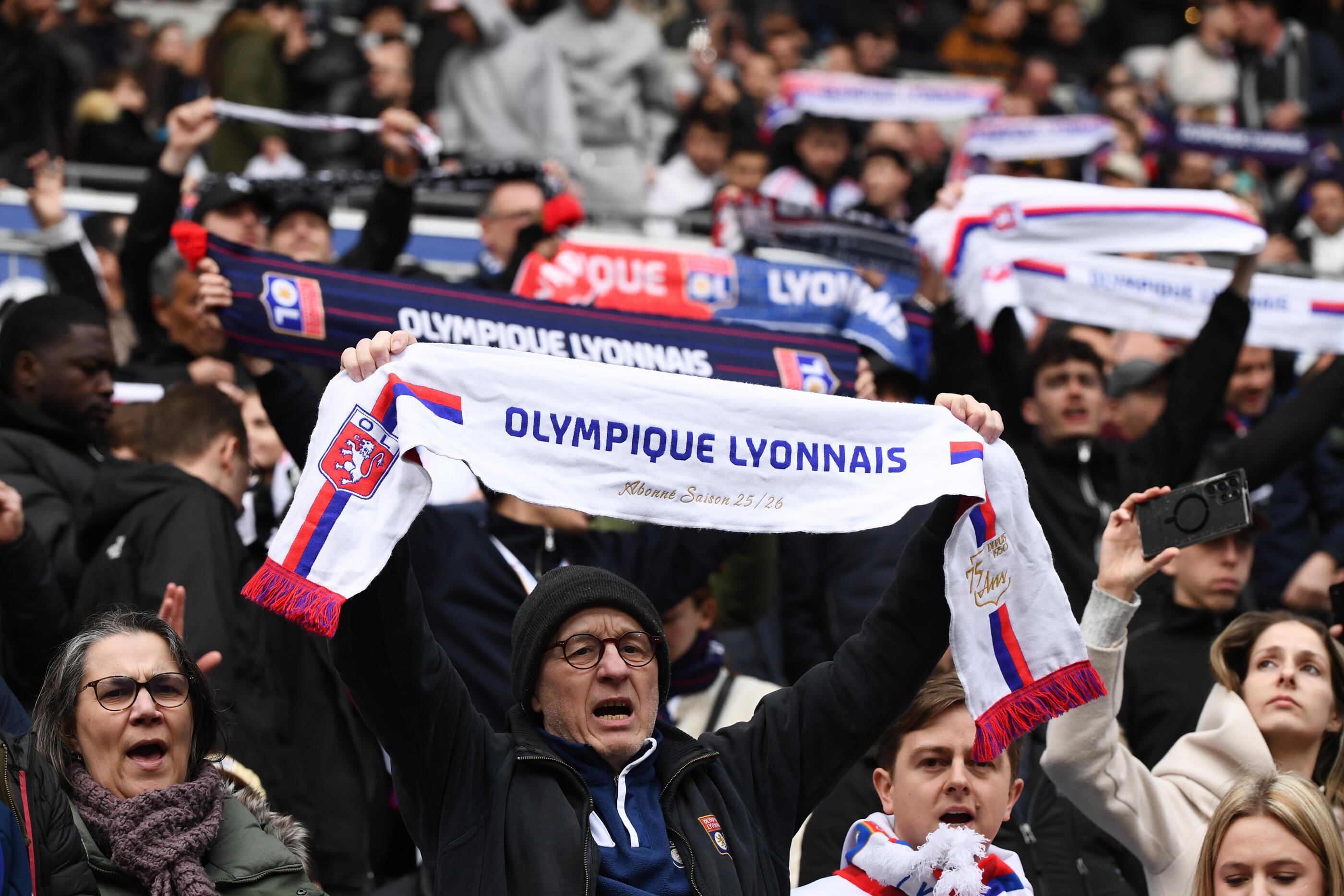 منع جماهير ليون من السفر الى باريس!