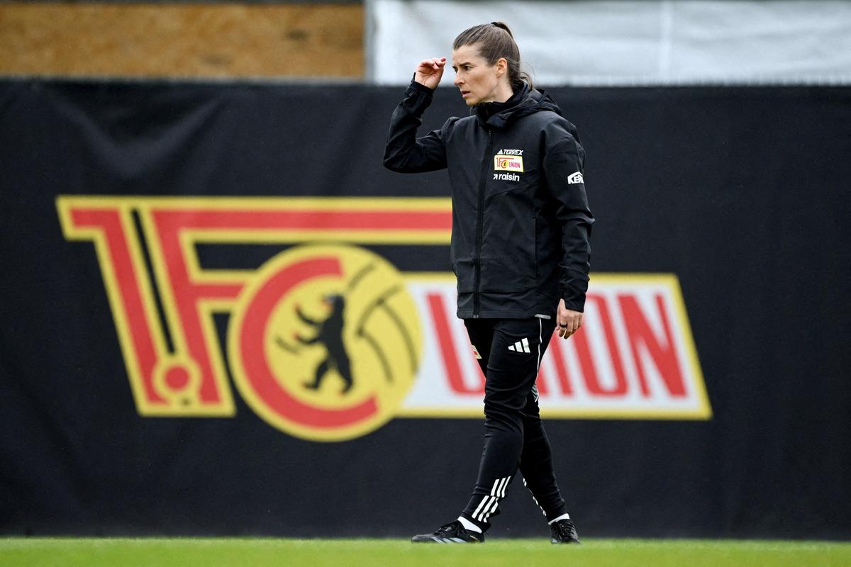 FIFA تدعم مدربة يونيون برلين