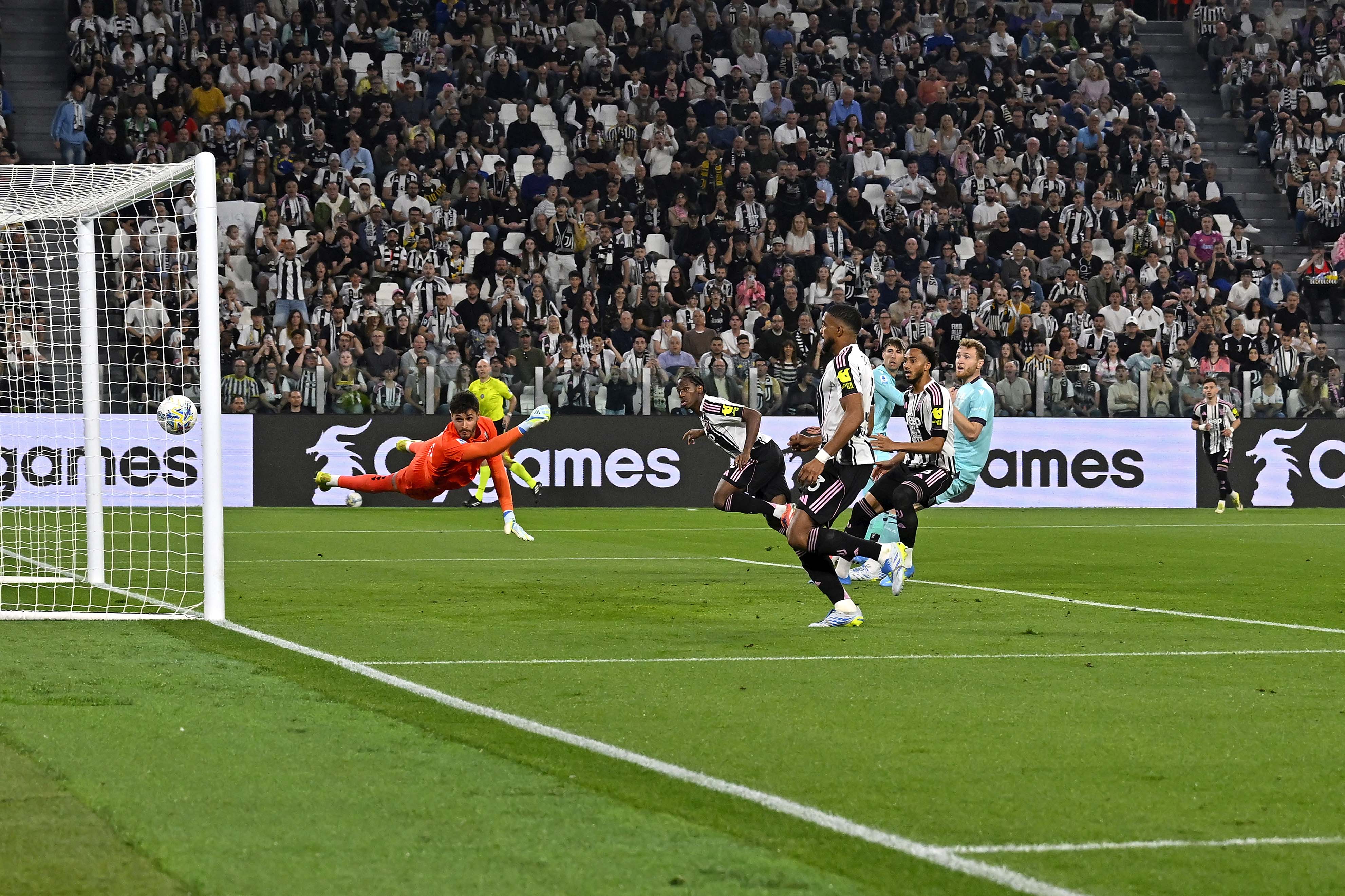 يوفنتوس يتخطى بولونيا في الكالتشيو