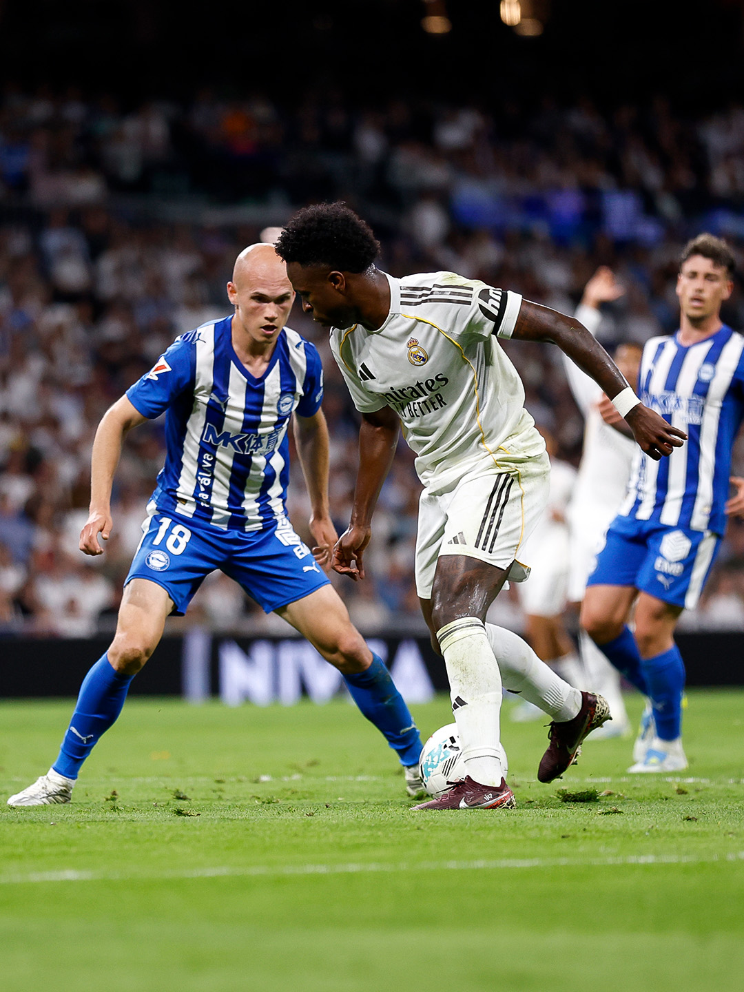 هزم ألافيس.. الريال يلاحق برشلونة