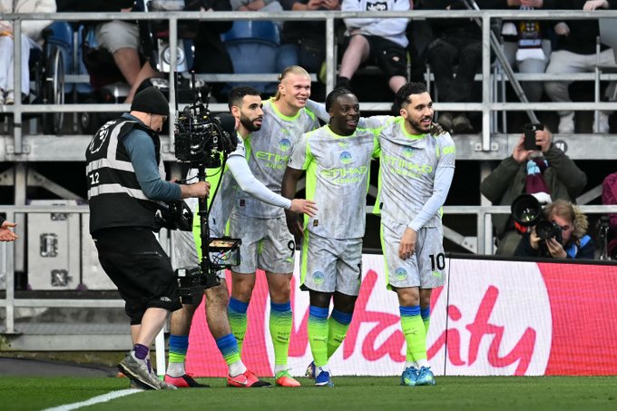 السيتي يخطف صدارة البريميرليج من أرسنال