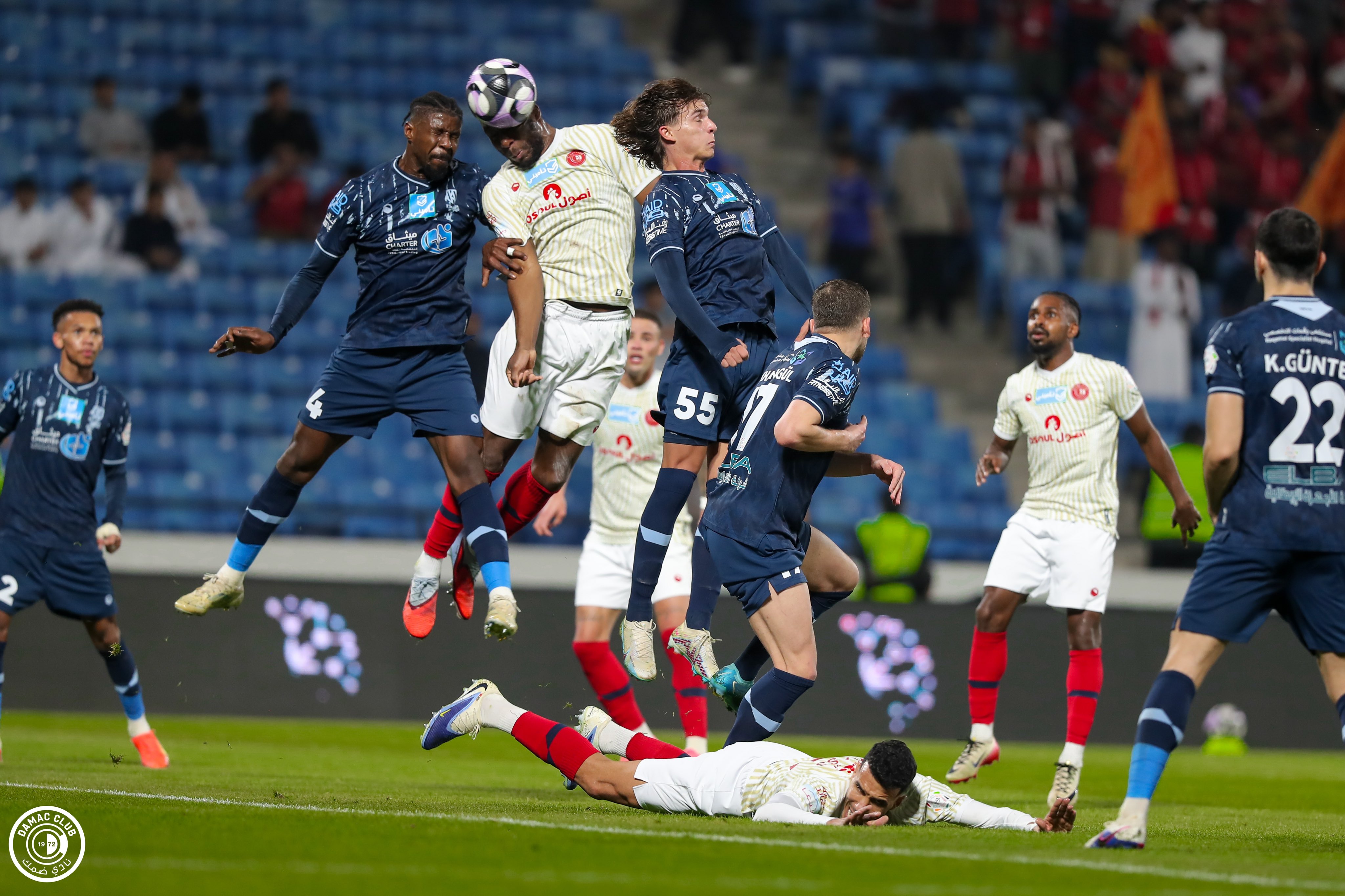 ضمك يتفوق على الأخدود ويبتعد عن الهبوط