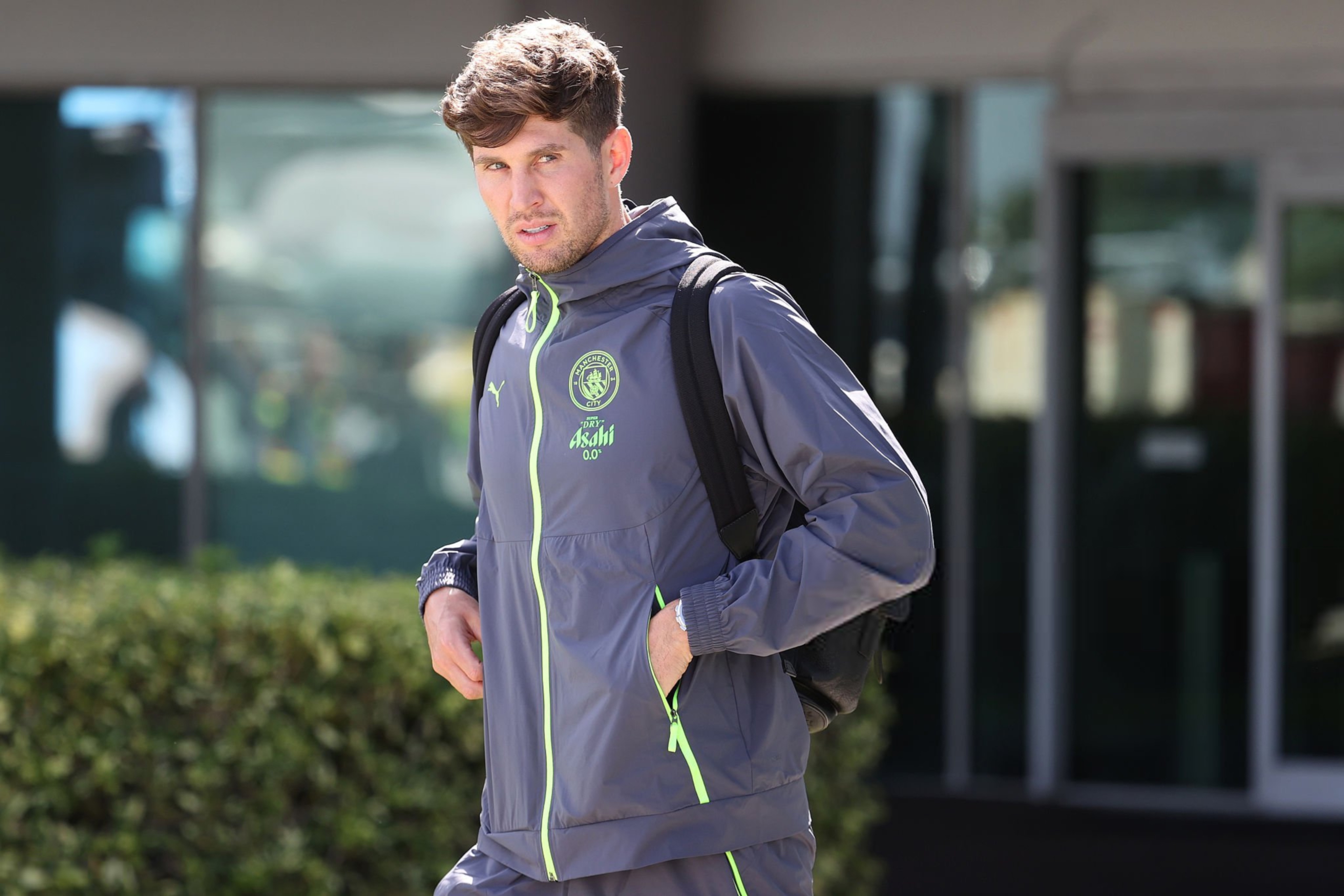 يوفنتوس يخطط لخطف مدافع السيتي بالمجان