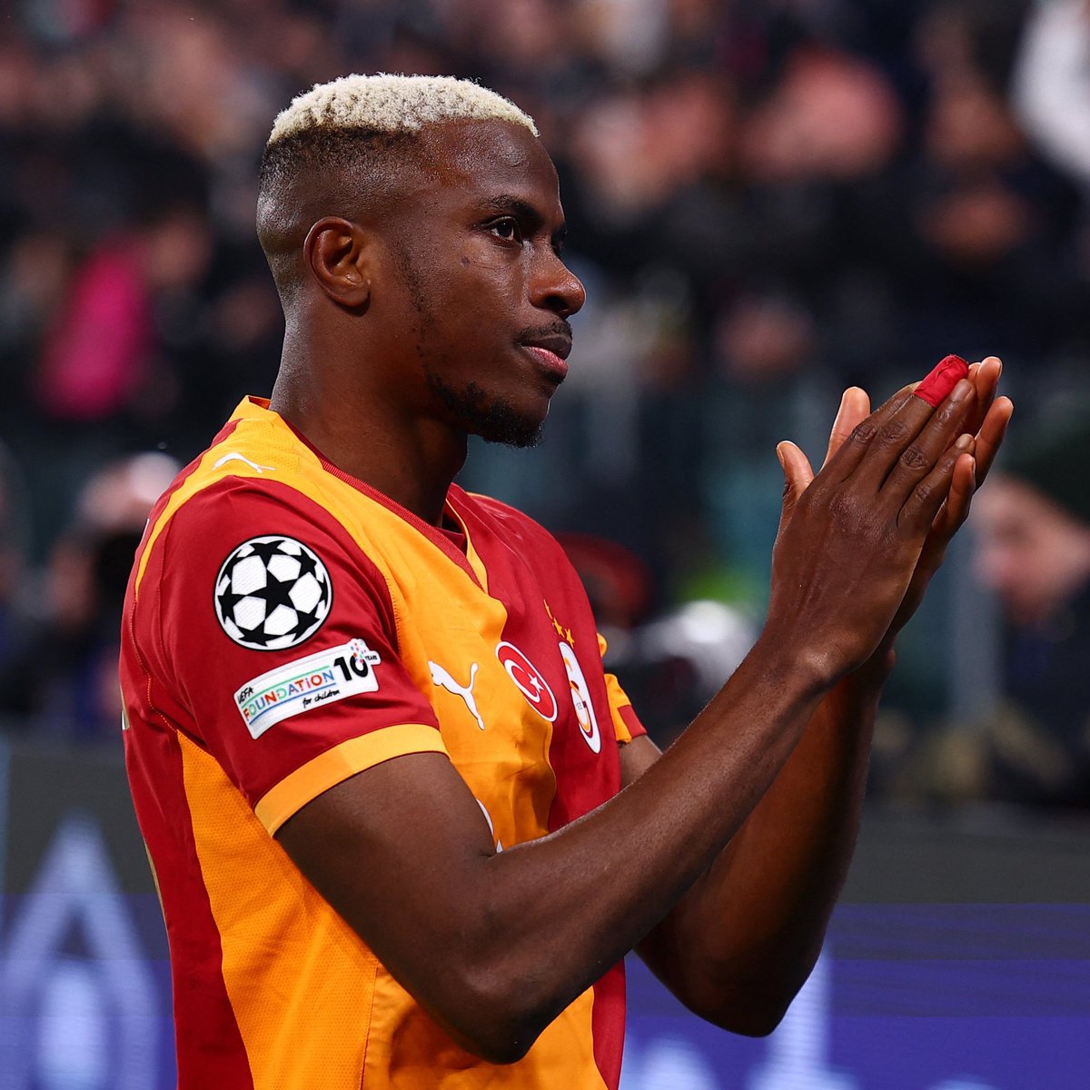 صراع بين برشلونة وأرسنال على أوسيمين