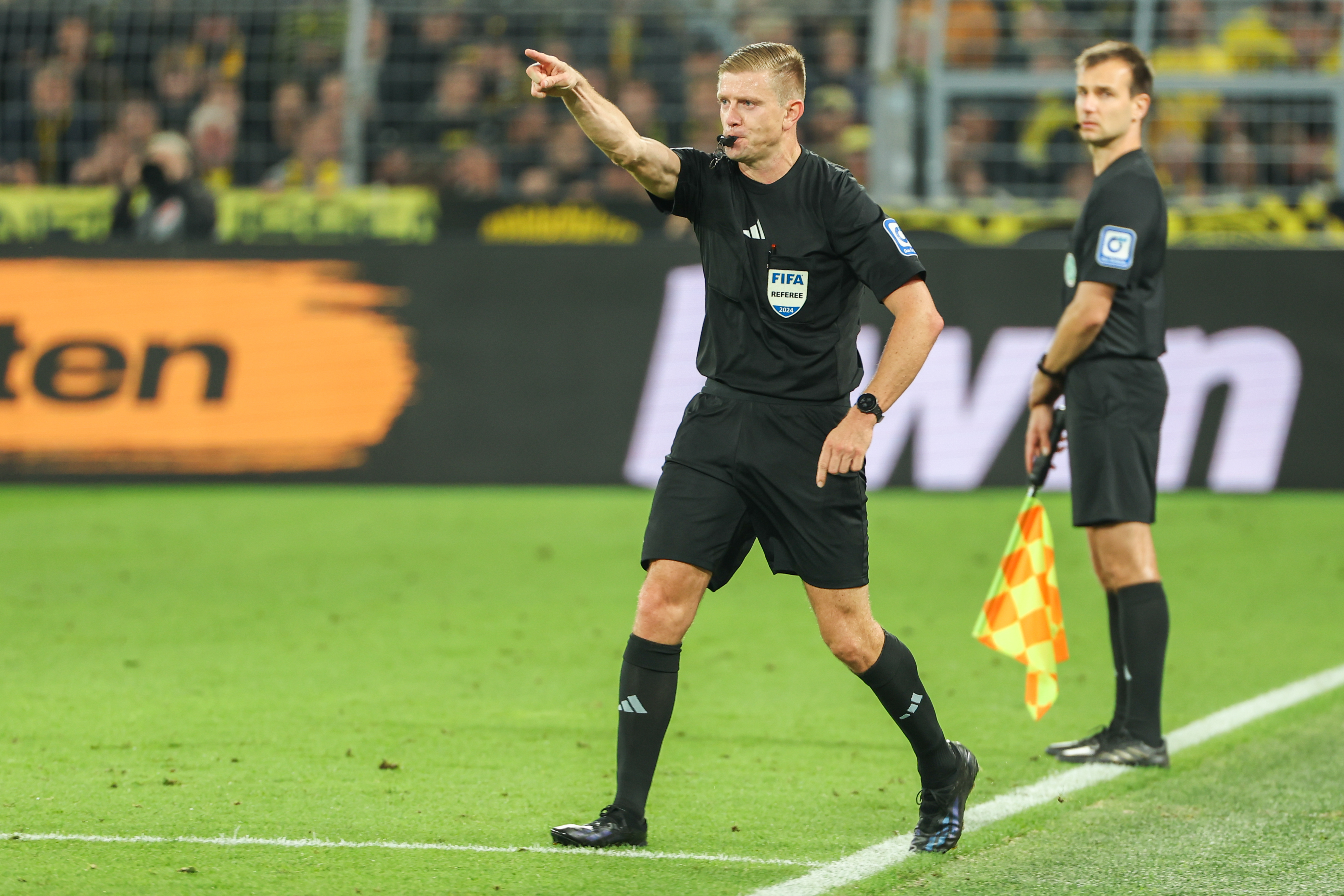 رسميًا.. حكم ألماني يقود قمة الأهلي والزمالك