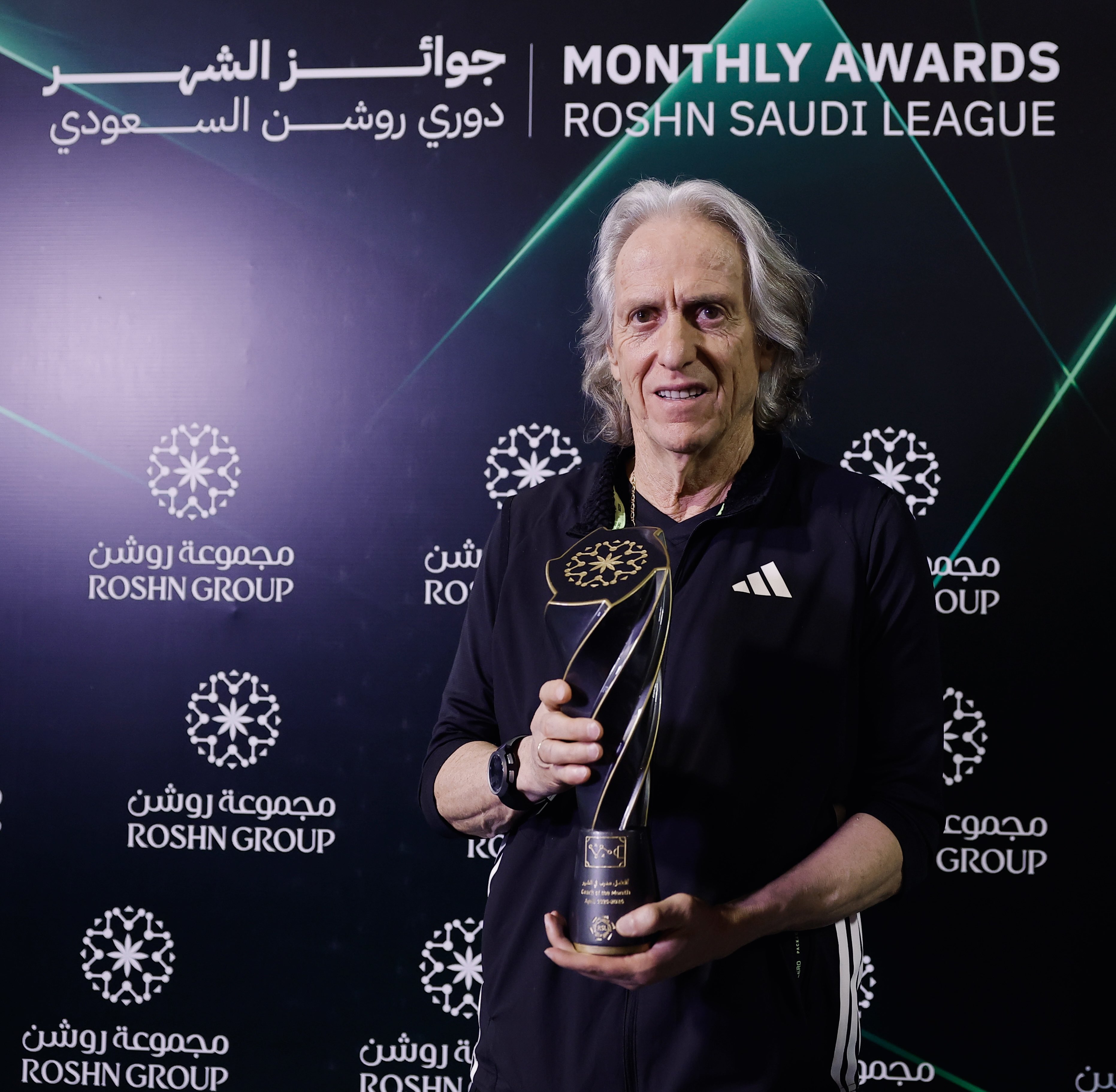 جيسوس يتوَّج أفضل مدرب في أبريل