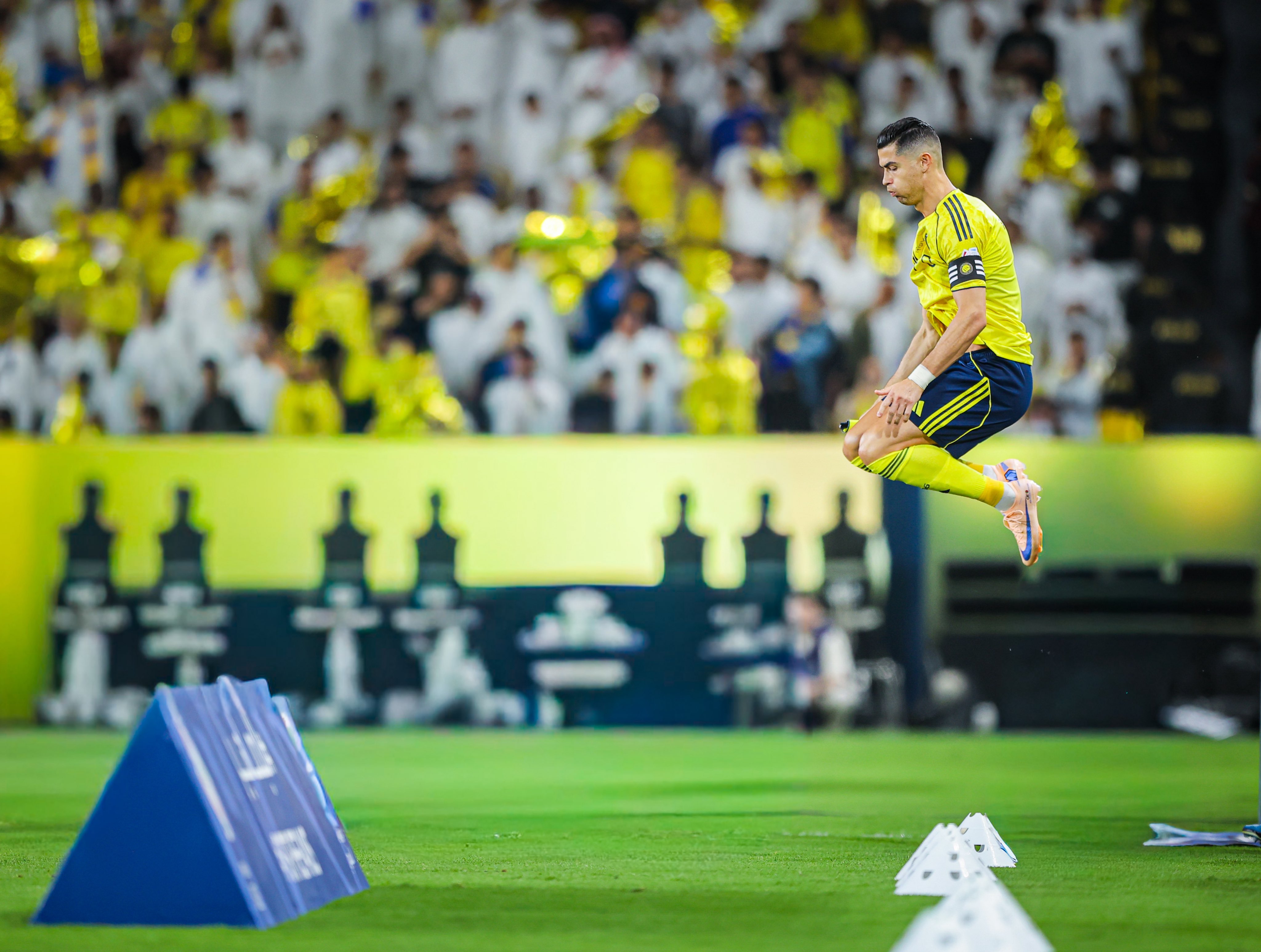 رونالدو ينهار بعد تعادل النصر القاتل أمام الهلال