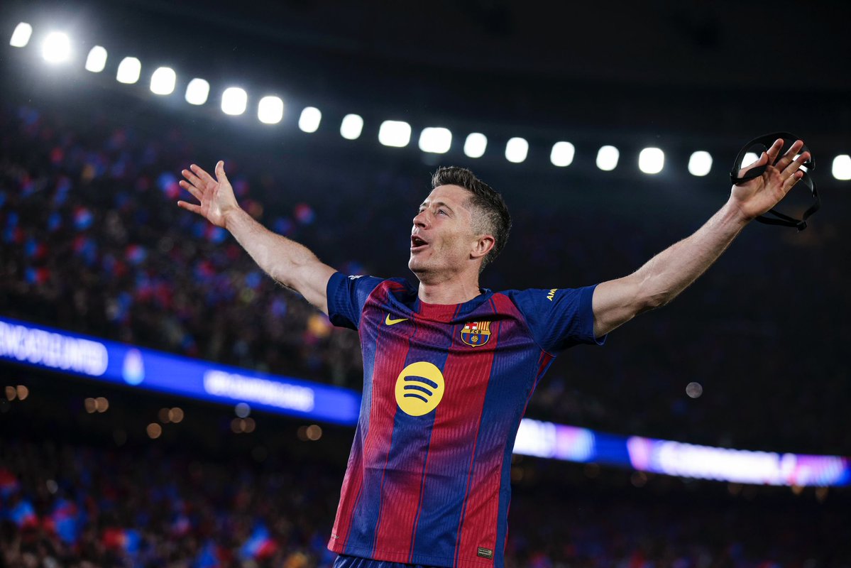 نجم الإنتر بديل ليفاندوفسكي في برشلونة 