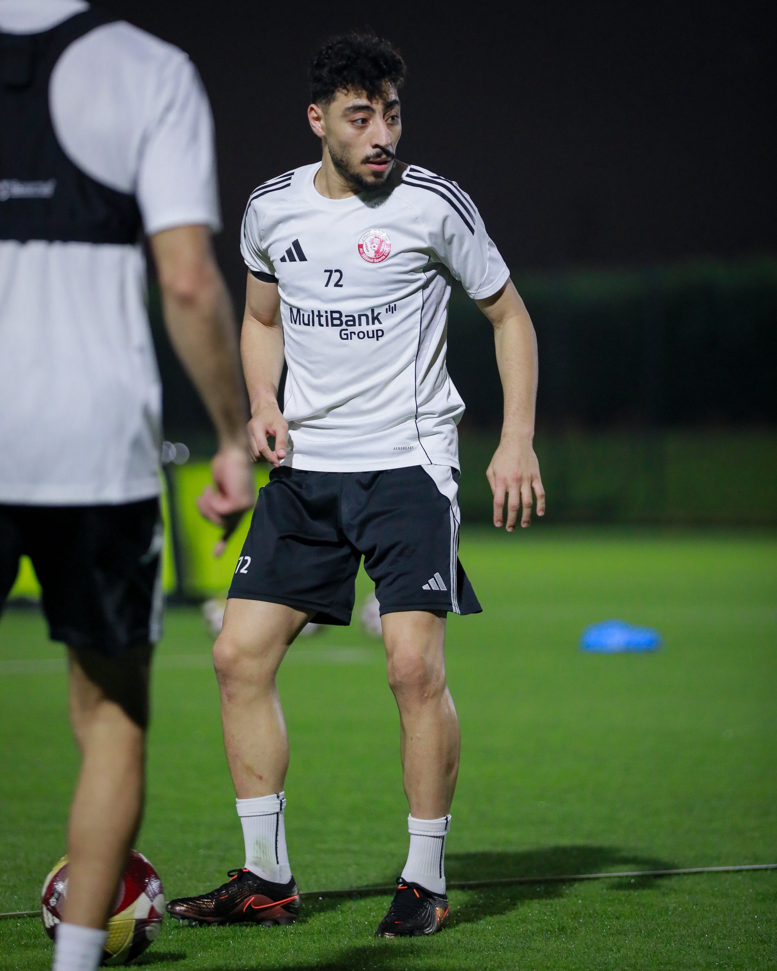 الأهلي يفاوض الشمال لاستعادة أكرم توفيق