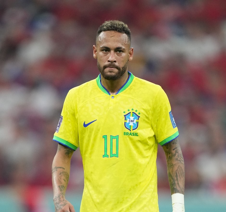 Neymar reclaims the number 10 jersey with Brazil