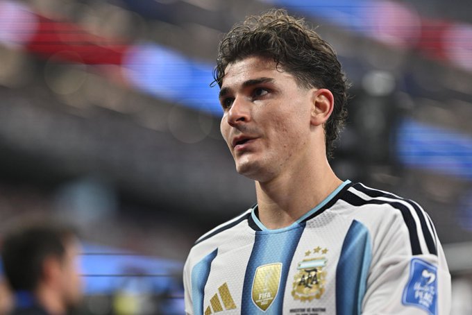 برشلونة يعود بعرض ضخم لضم ألفاريز