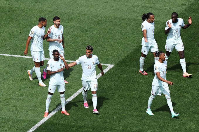 هاتريك ديمبيلي يقود الديوك لفوز كاسح