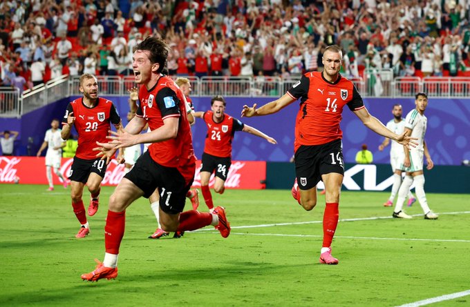 الجزائر والنمسا يتأهلان بعد تعادل مجنون
