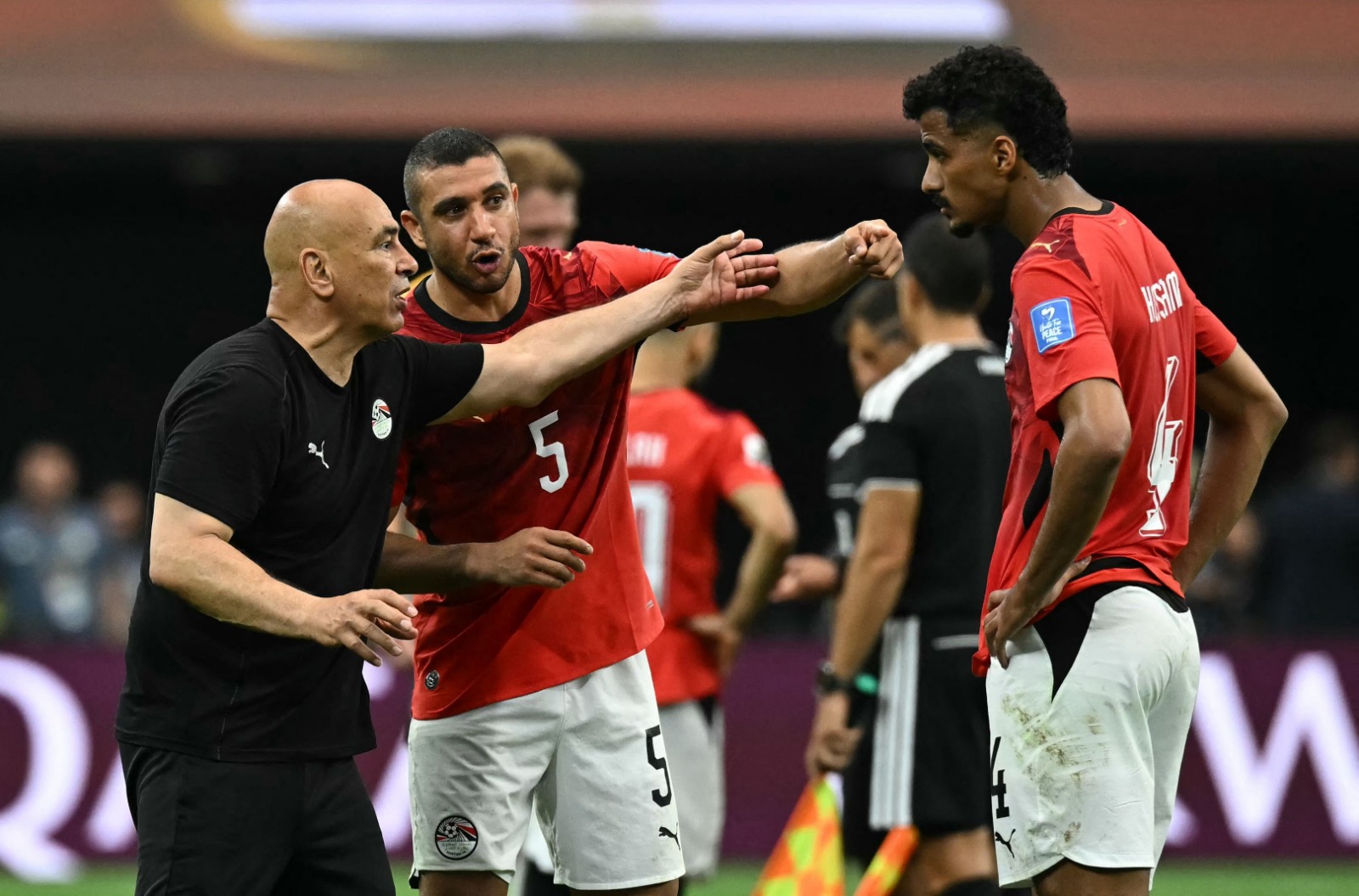 أستون فيلا يراقب نجم الزمالك في المونديال