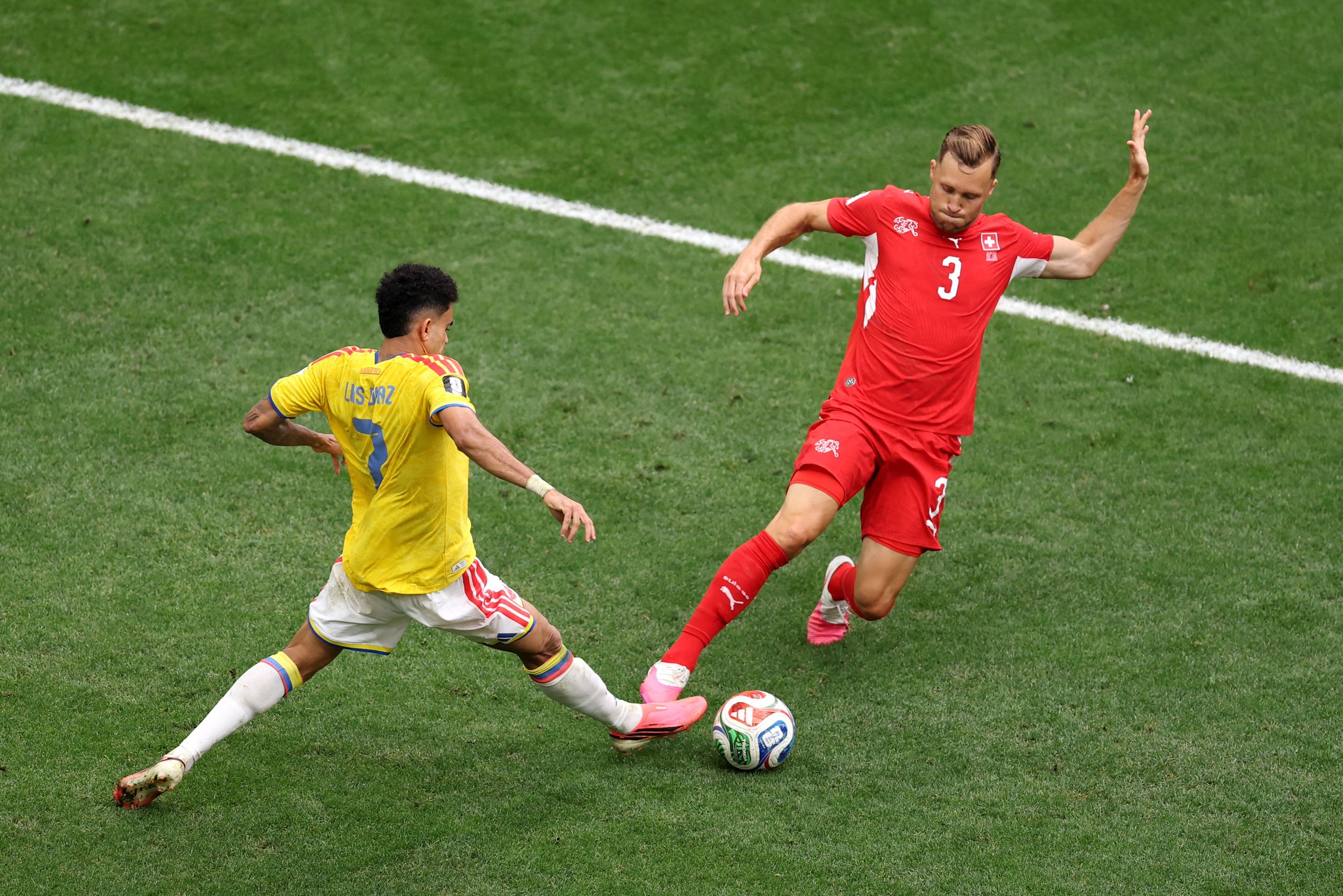 سويسرا تطيح بكولومبيا وتضرب موعدًا مع الأرجنتين
