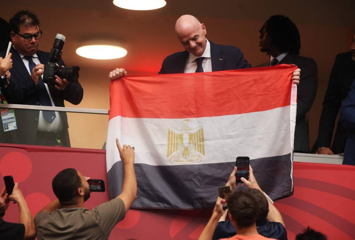 رئيس FIFA يرفع علم مصر.. فما القصة؟