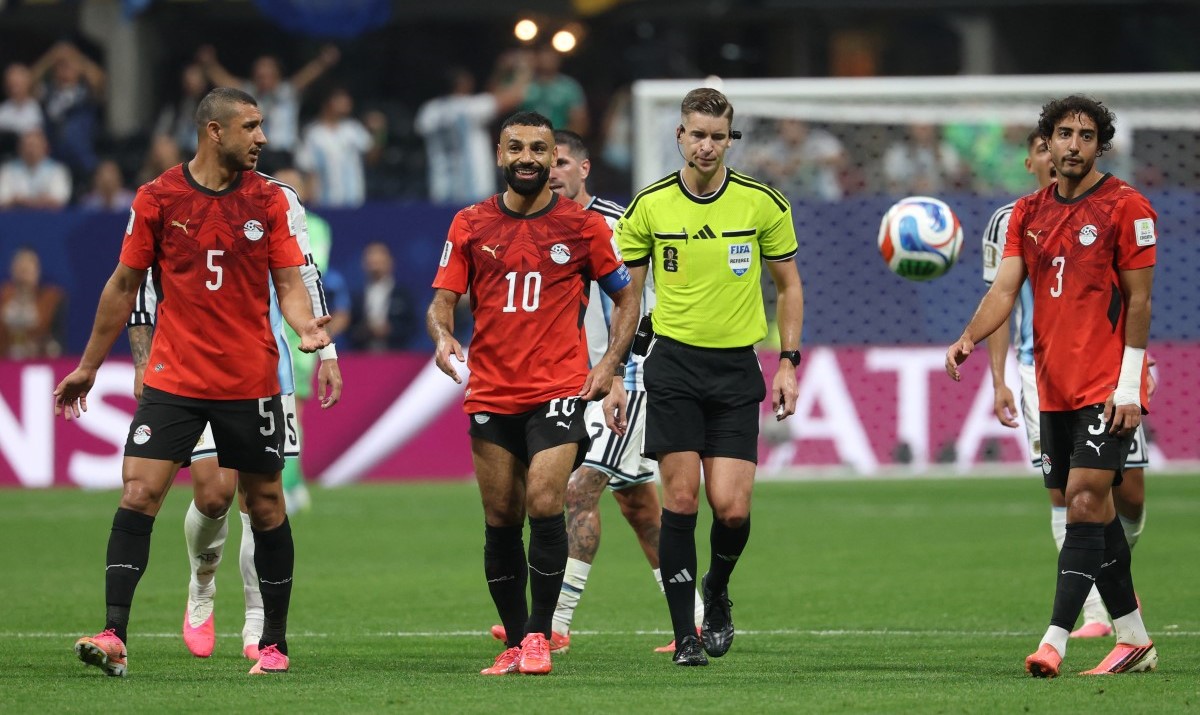 أبوريدة يشكو حكم مباراة مصر إلى FIFA