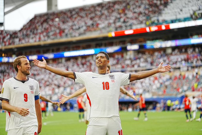 بيلينجهام يقود إنجلترا لنصف نهائي كأس العالم