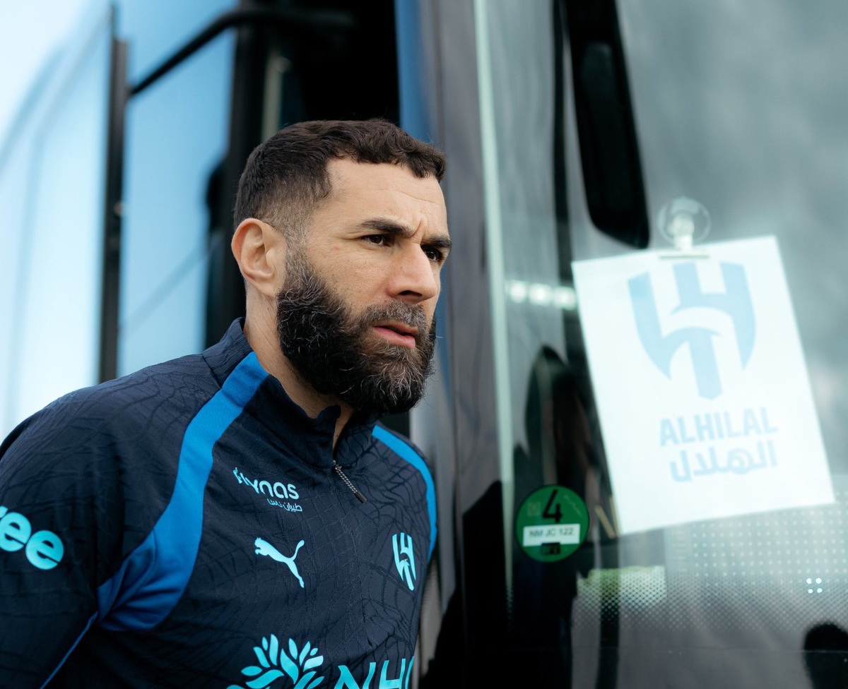 بنزيما يرفض قرار الهلال ويضع الإدارة في مأزق