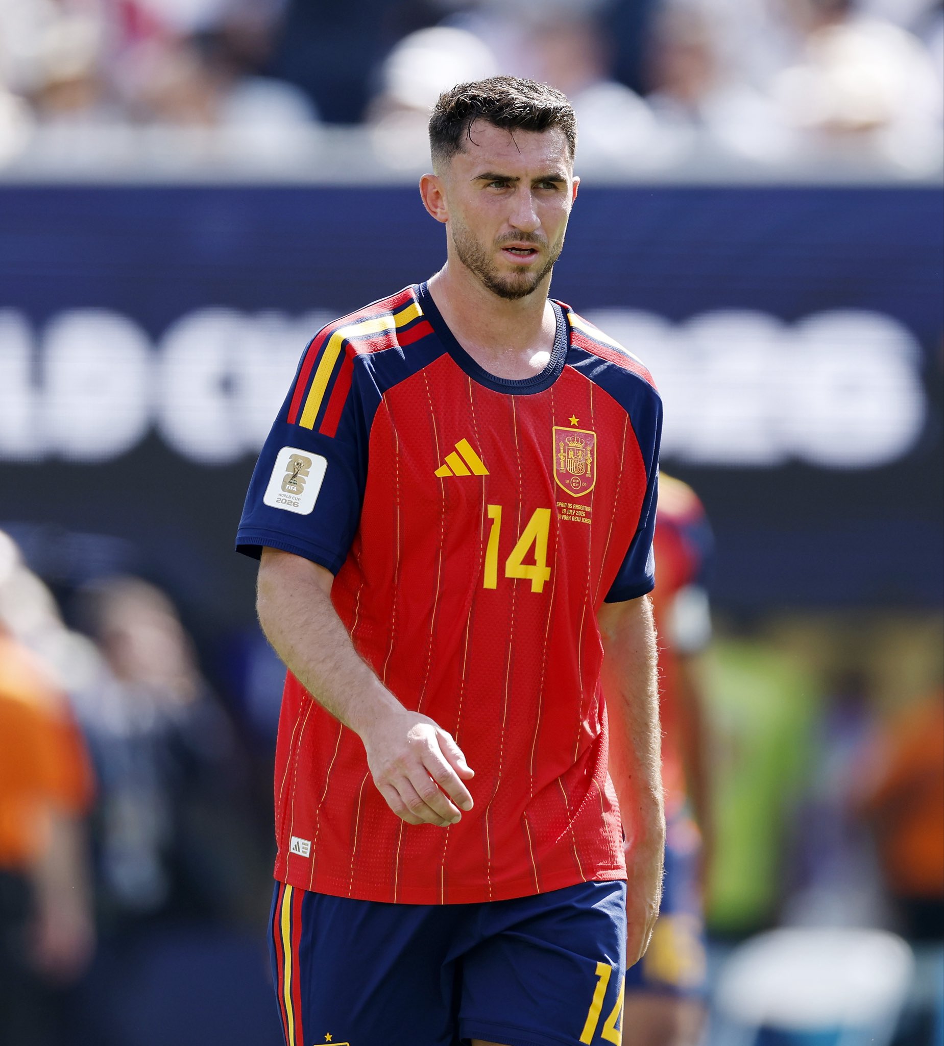 برشلونة يستهدف بطل العالم لتعزيز دفاعه