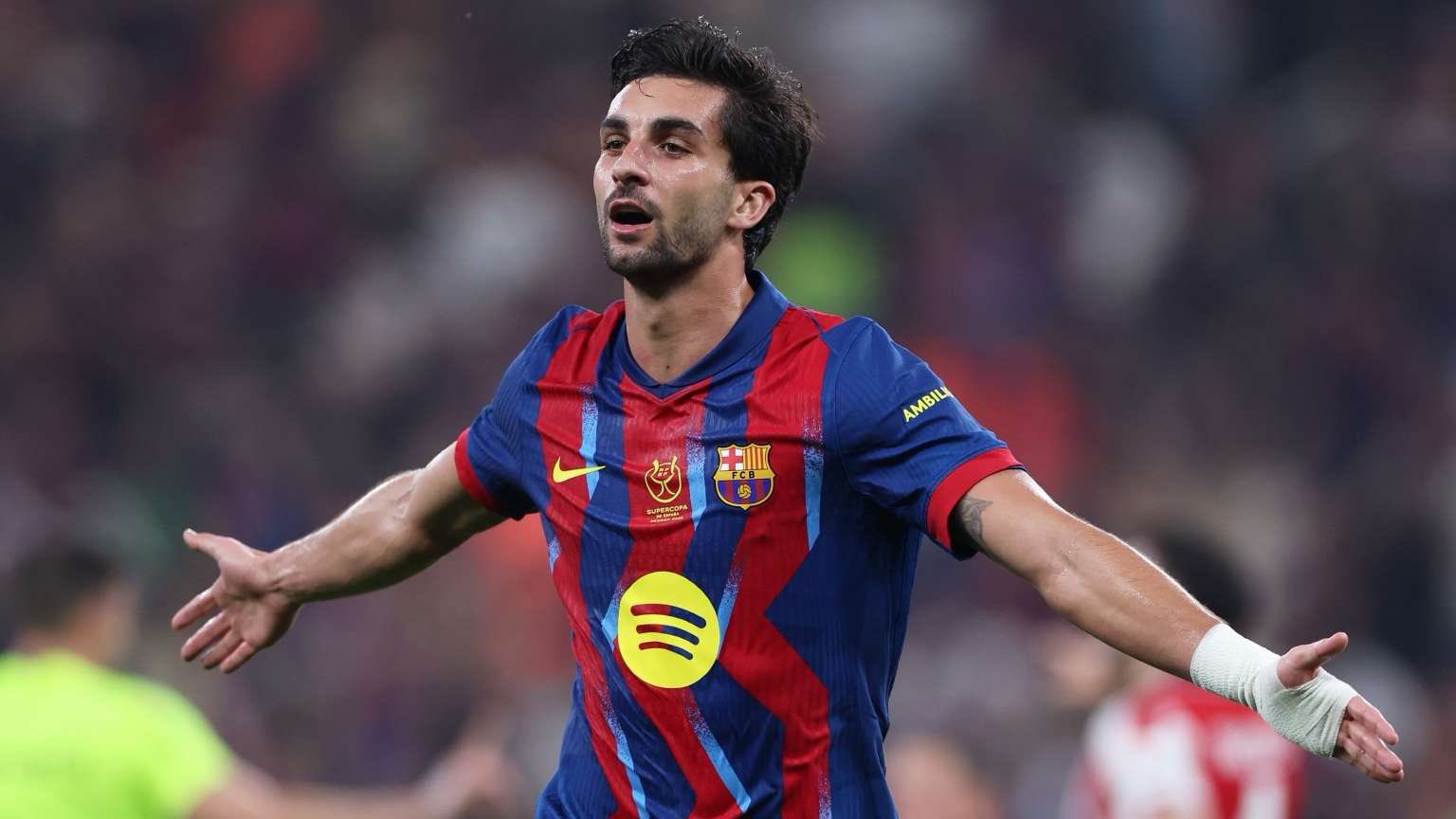 مفاجأة في مستقبل توريس مع برشلونة.. وباريس يترقب