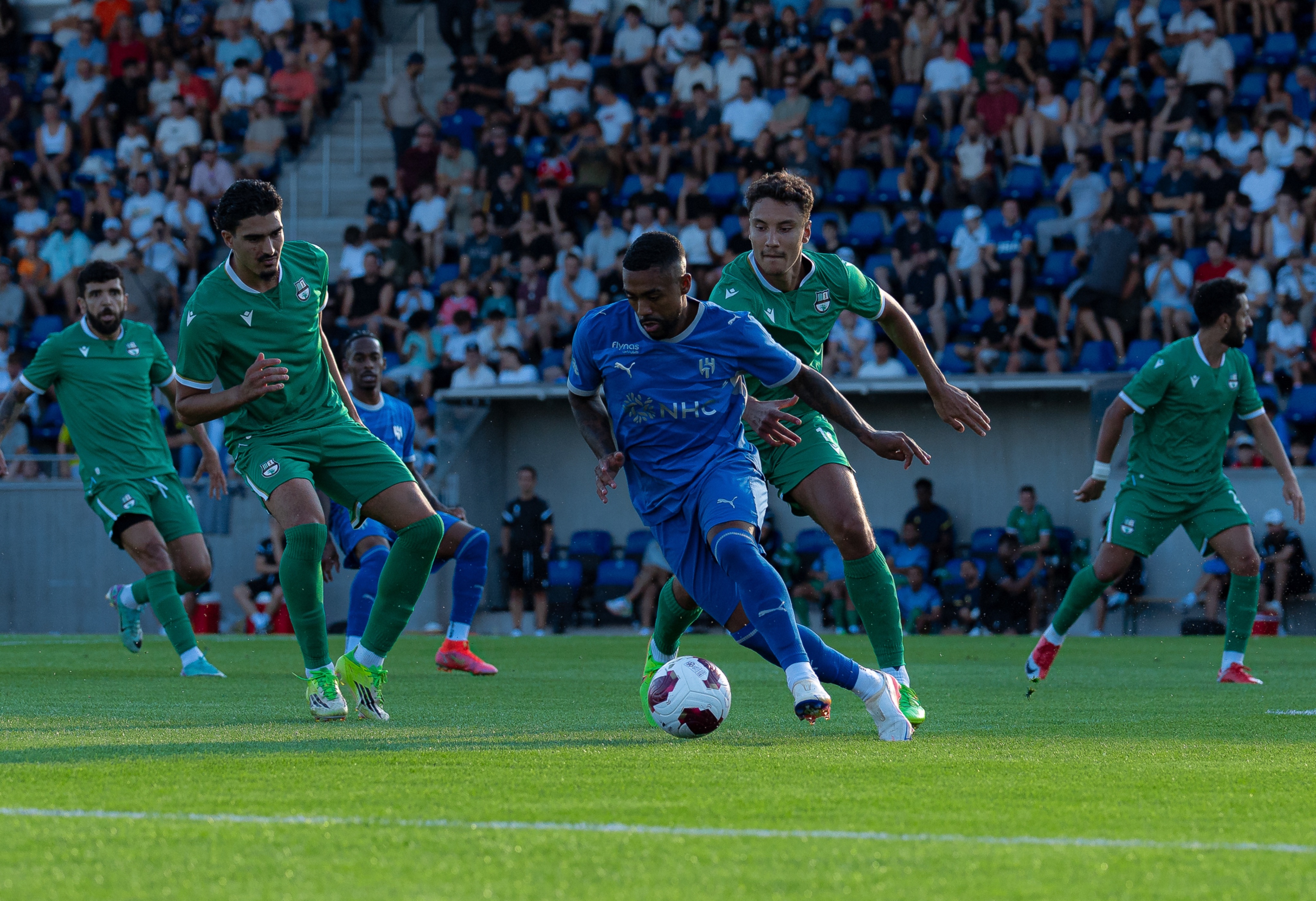 تعادل مثير بين الهلال السعودي والأهلي القطري