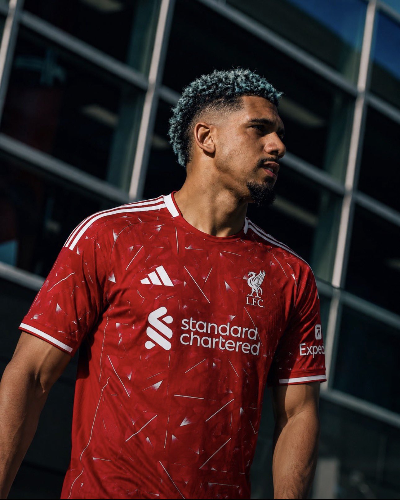 ليفربول يحسم صفقة مفاجئة من برشلونة