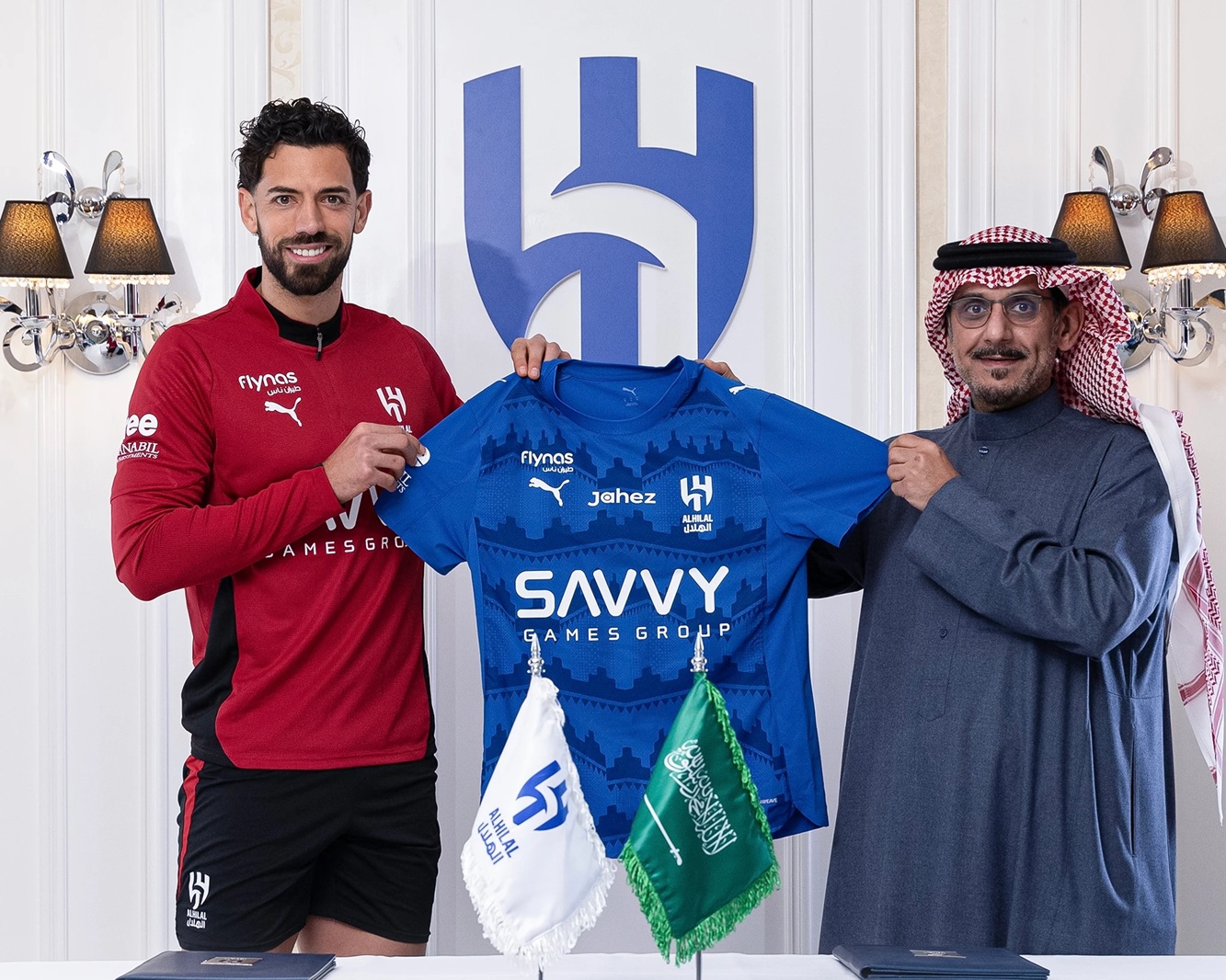 مدافع الهلال السعودي في طريقه لنادٍ قطري