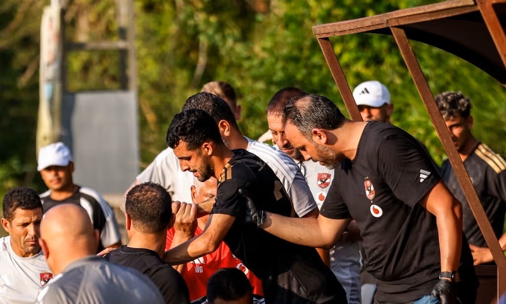 رسميًا.. إصابة نجم الأهلي المصري بالرباط الصليبي!