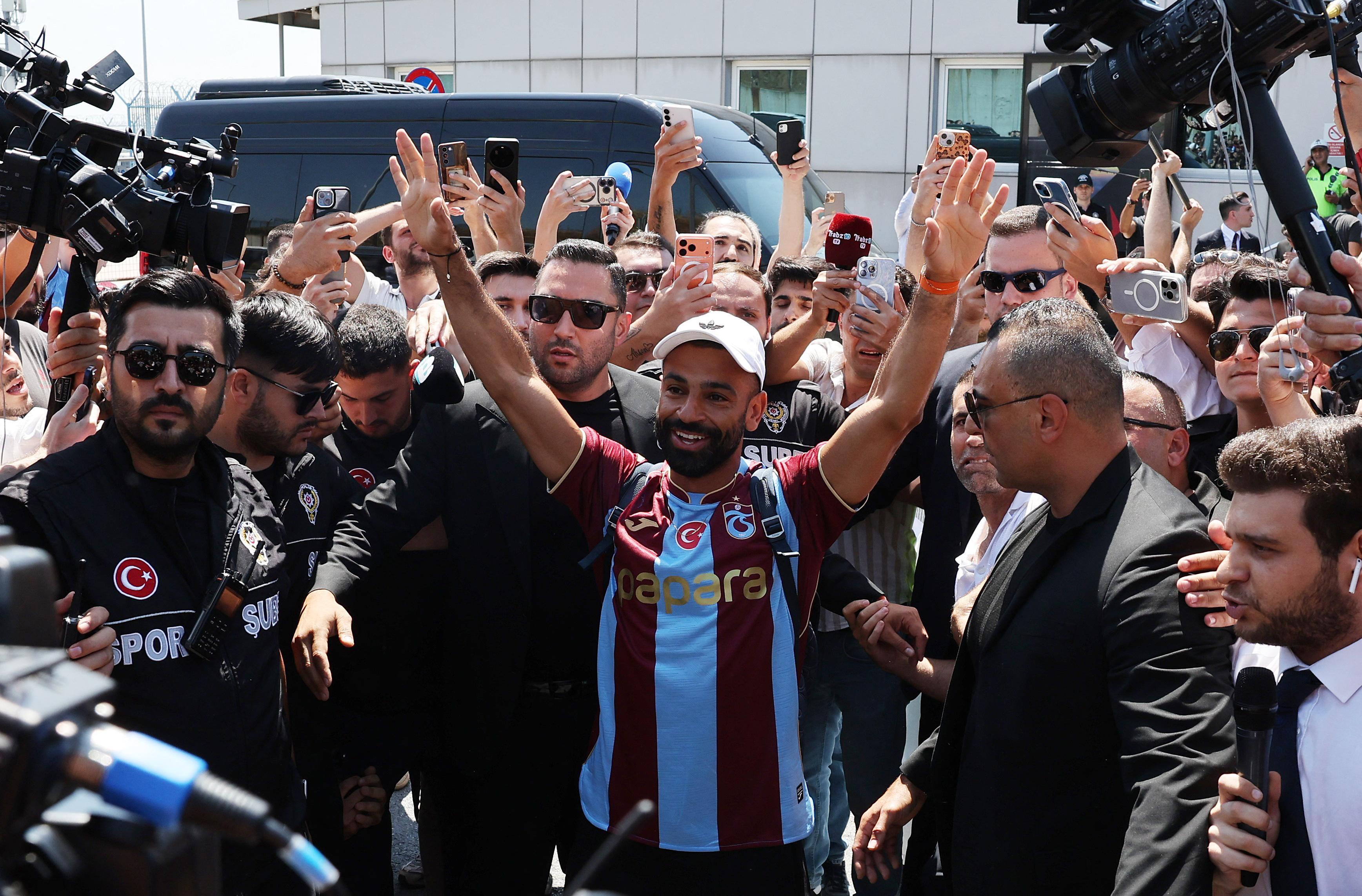 محمد صلاح يتبرع لسداد غرامة سعفان الصغير