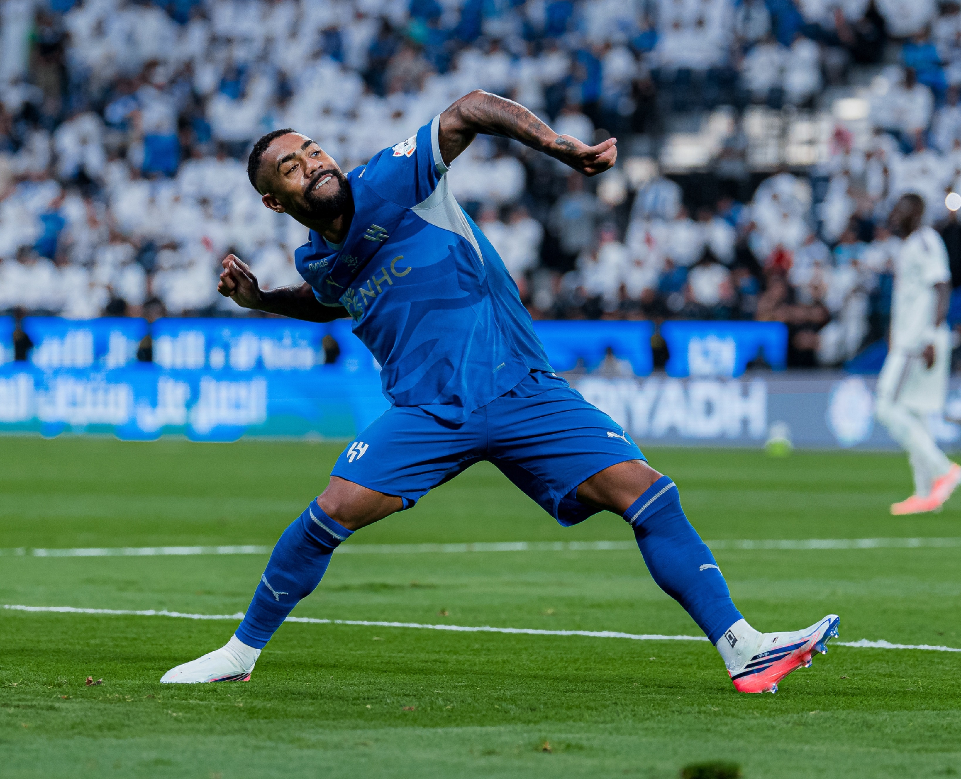مالكوم يحسم الجدل حول مستقبله مع الهلال