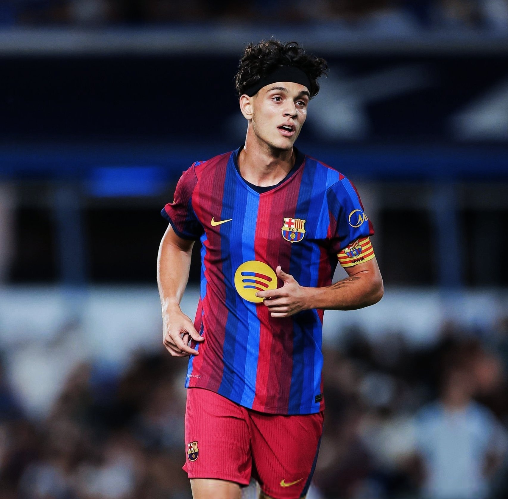 دورتموند يقترب من حسم صفقة ظهير برشلونة