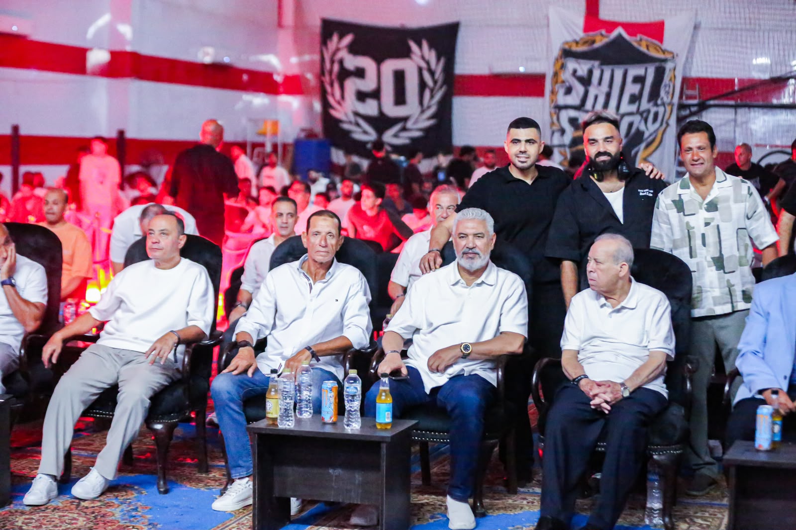 نجوم الزمالك القدامى يحتفلون بدرع الدوري المصري