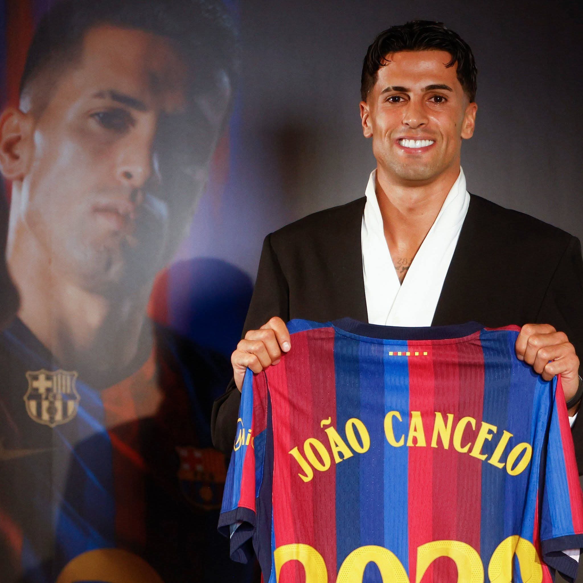 برشلونة يسجل كانسيلو رسميًا قبل مواجهة إلتشي