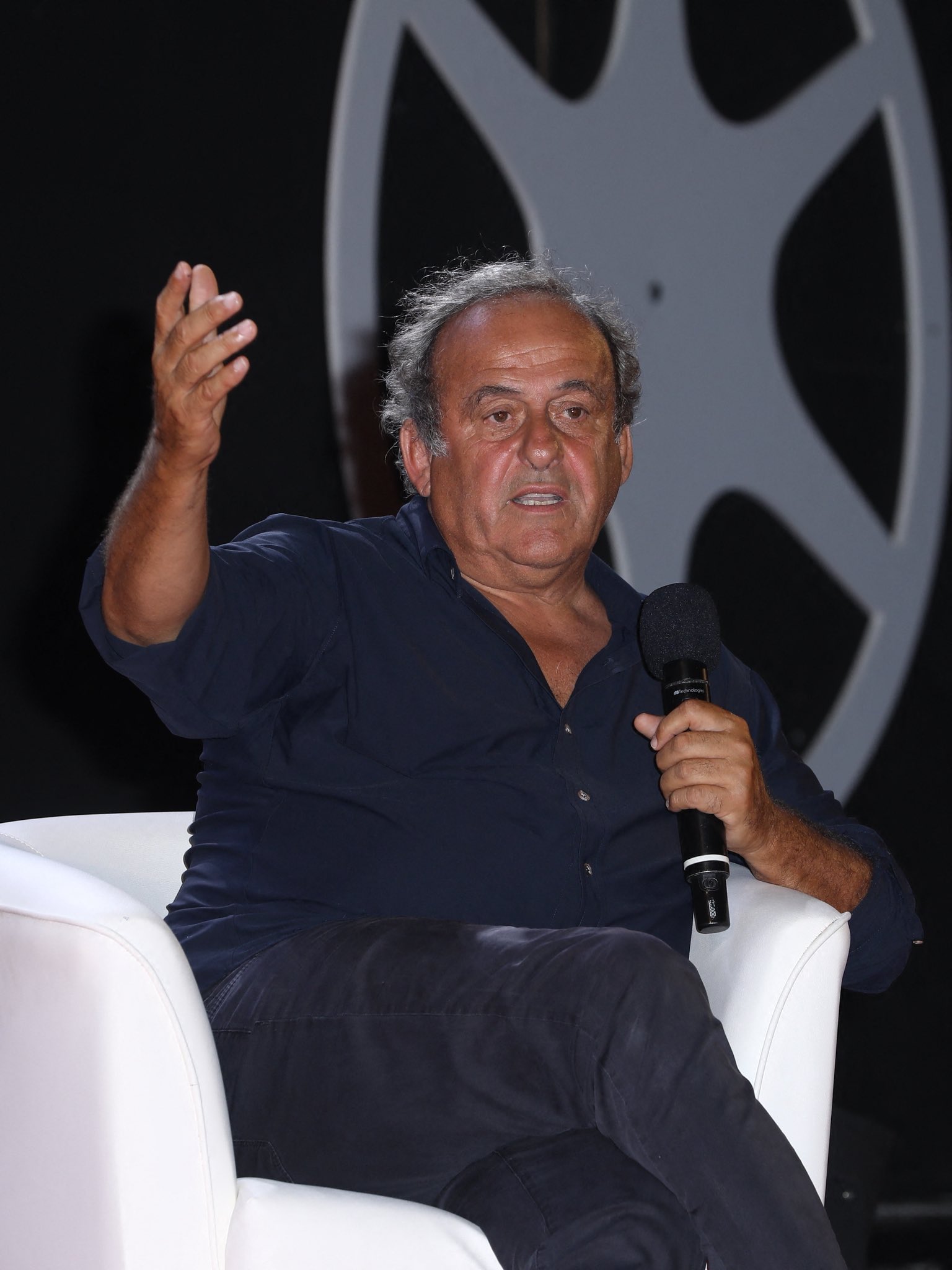 بلاتيني يرشح هذا اللاعب للفوز بالكرة الذهبية