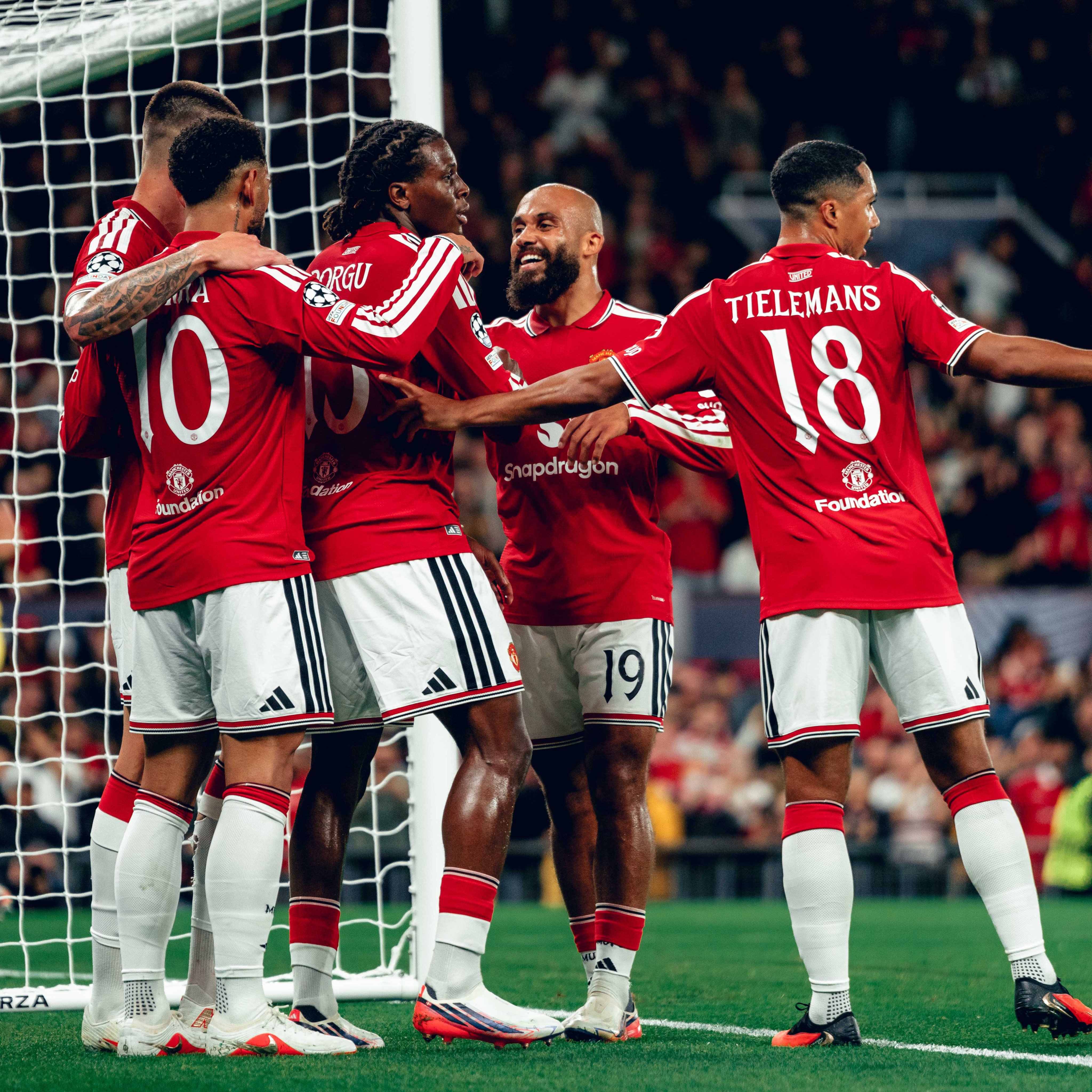 مانشستر يفتتح مشواره الأوروبي برباعية