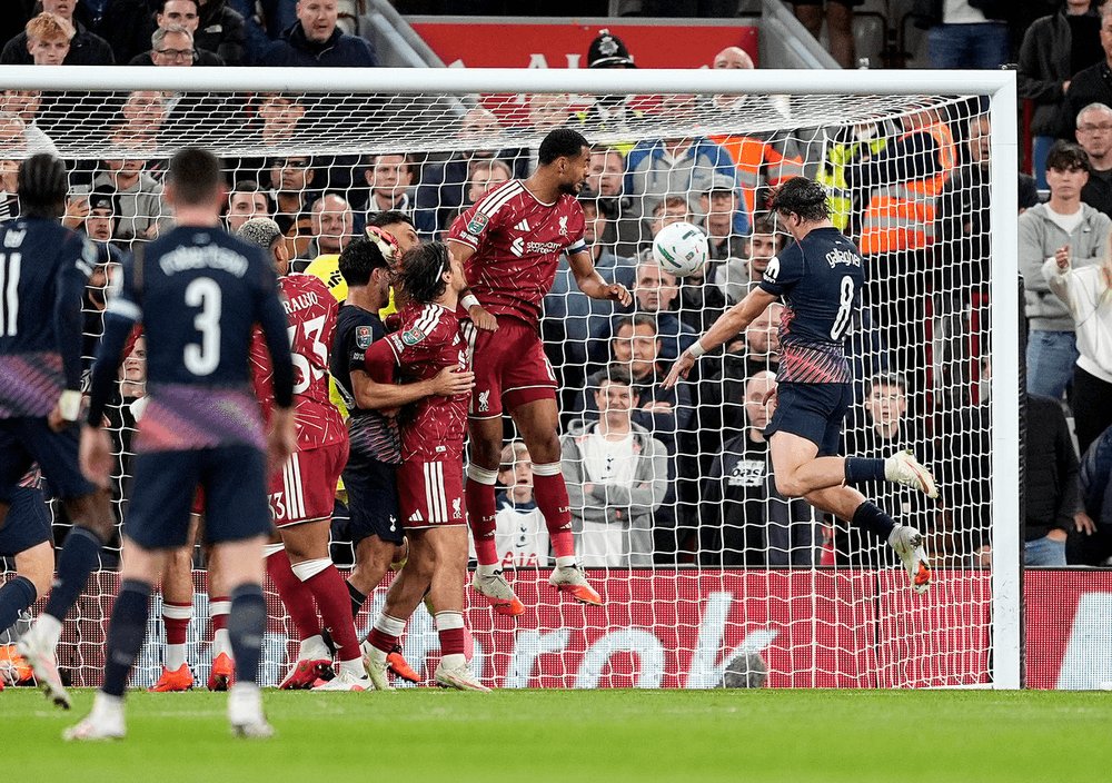 ليفربول يعبر توتنهام بكأس كاراباو