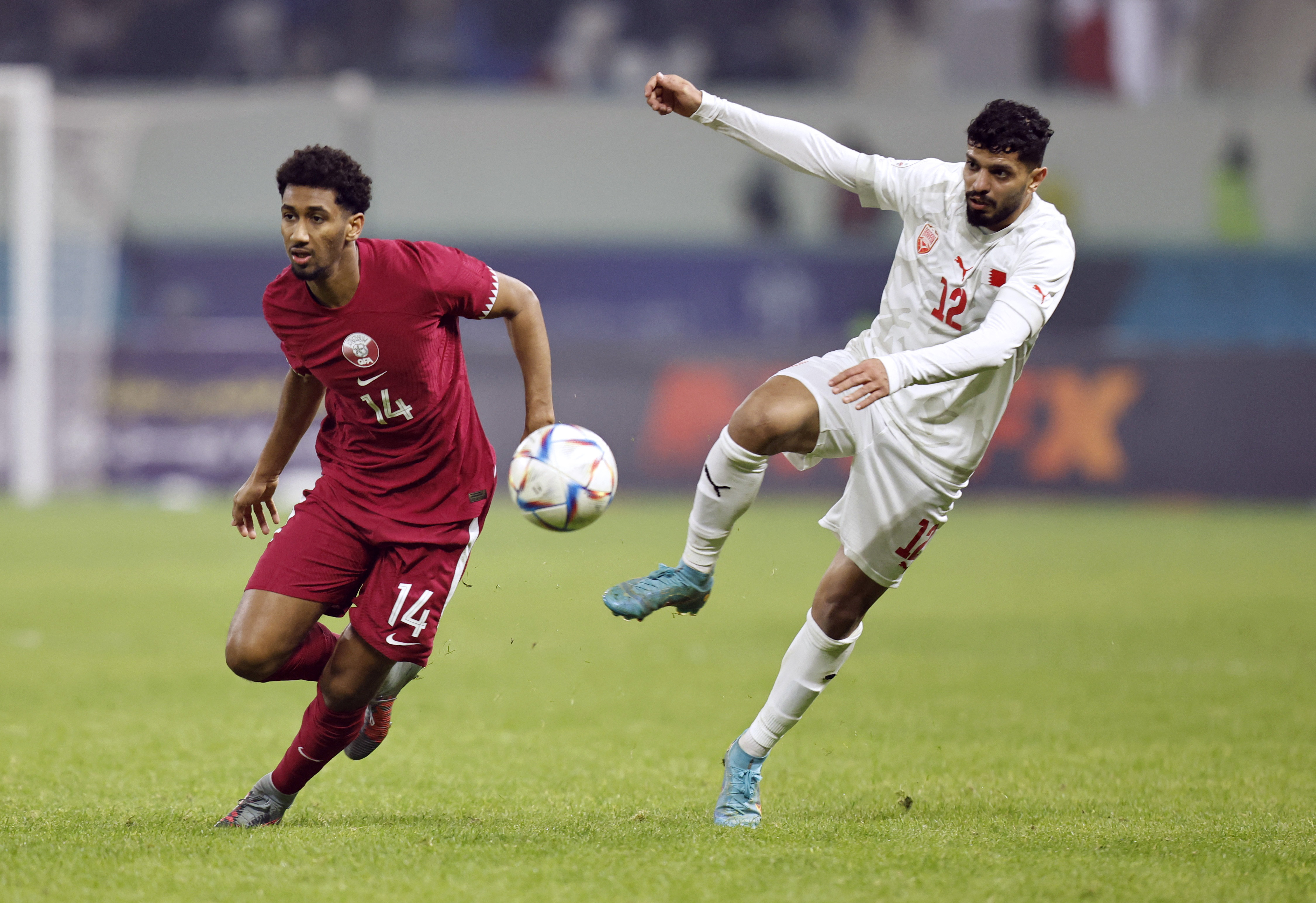 قطر والبحرين.. قمة مبكرة في خليجي 27