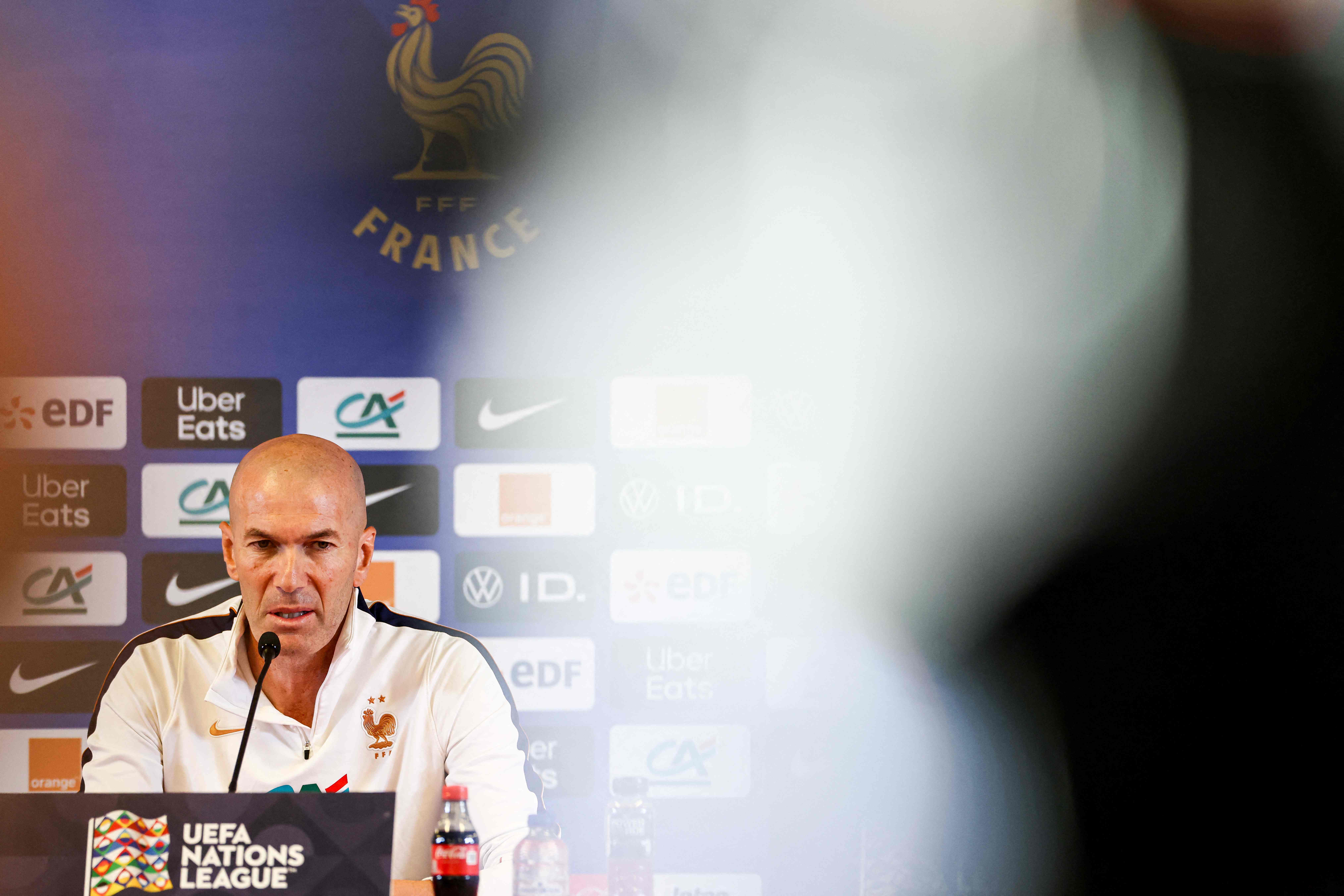 Zidane supports victims of the fires in Algeria and France