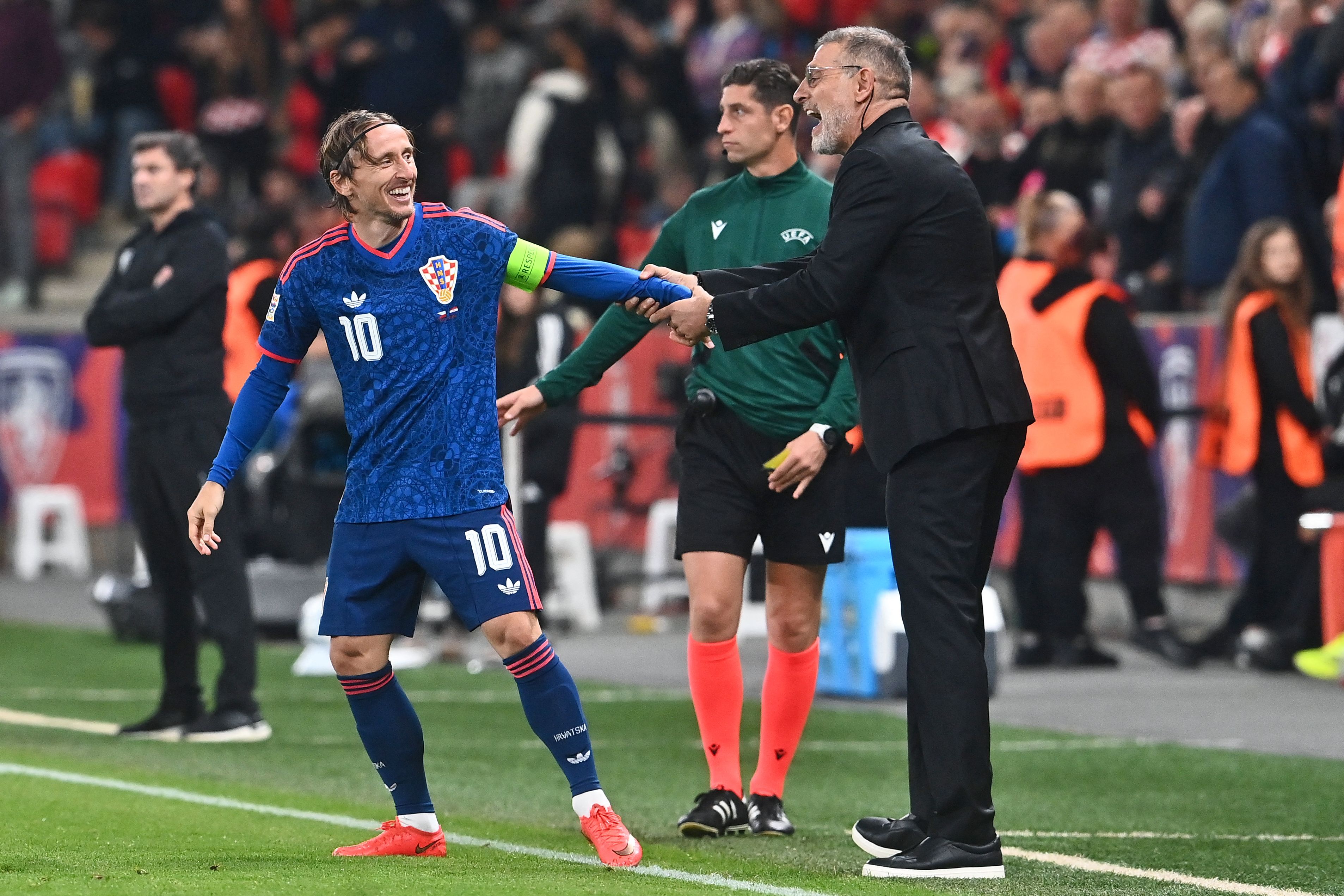 Modric surpasses Al-Mutawa and chases Messi's record