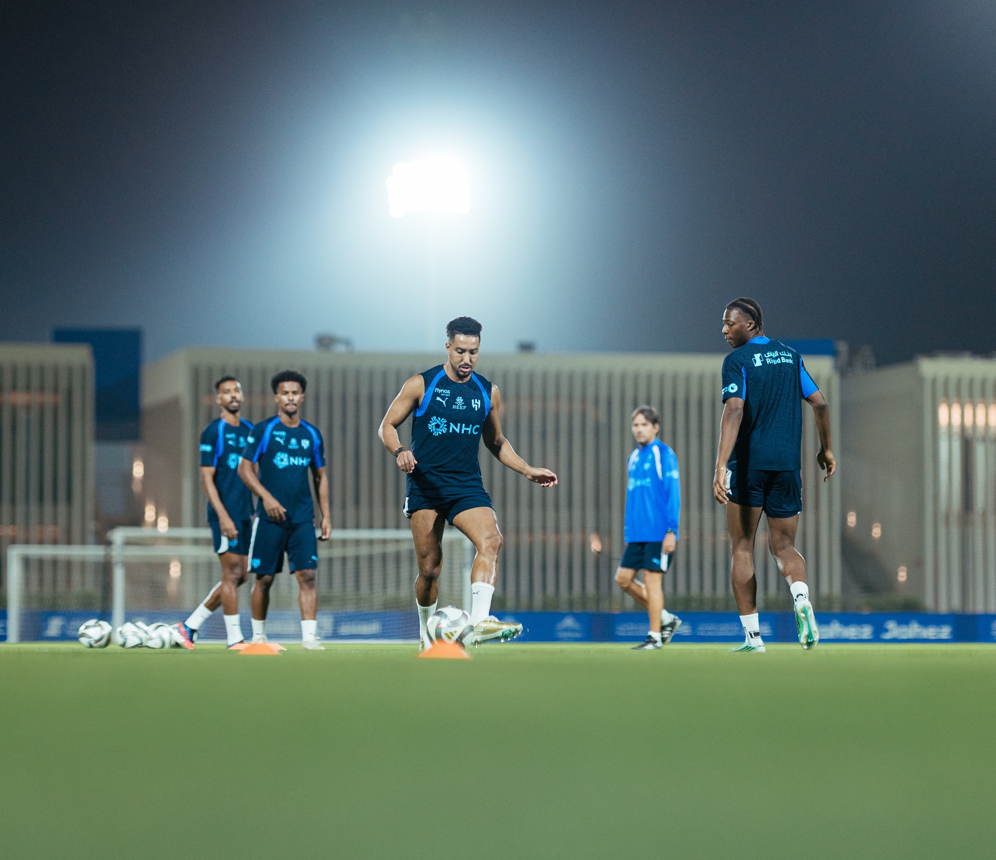 الهلال يجهز نجومه قبل كلاسيكو الاتحاد