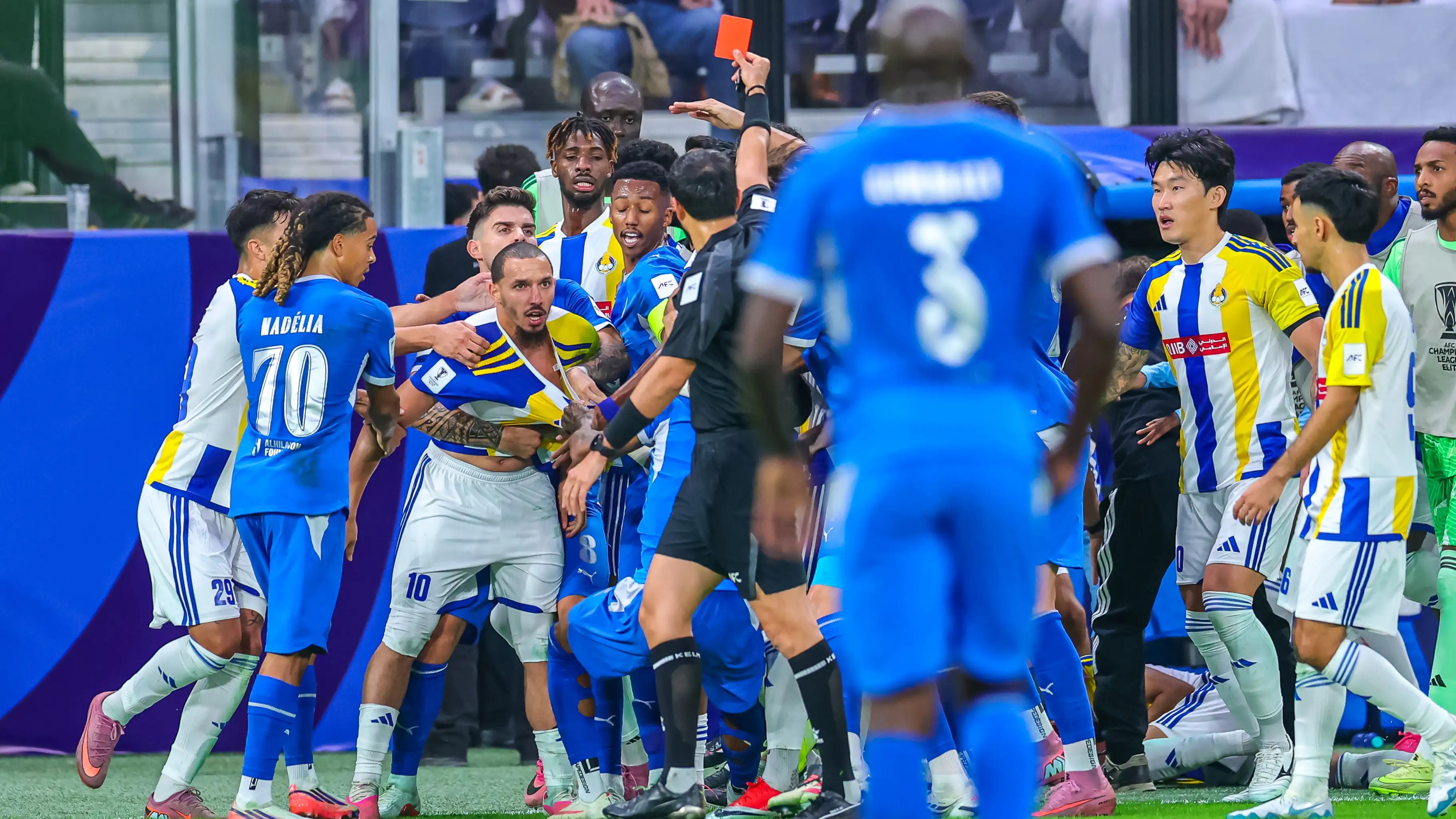 إيقاف نجمي الهلال والغرافة 3 مباريات آسيويًا
