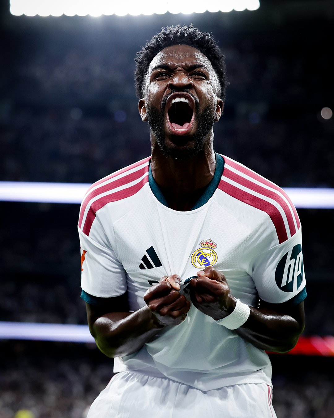 فينيسيوس يقتحم قائمة عظماء ريال مدريد